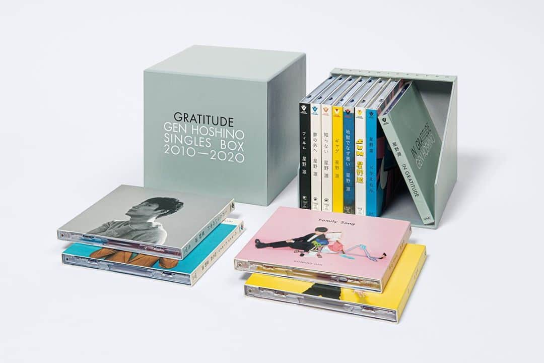 星野源さんのインスタグラム写真 - (星野源Instagram)「Gen Hoshino Singles Box "GRATITUDE" 10/21/2020 OUT  ボックスの仕様も特典CDと特典映像ディスクの中身も、予想の十倍いい感じになりました。早くみんなに届けたい。  #星野源 #GenHoshino #GHXA #星野源10周年」8月29日 12時18分 - iamgenhoshino