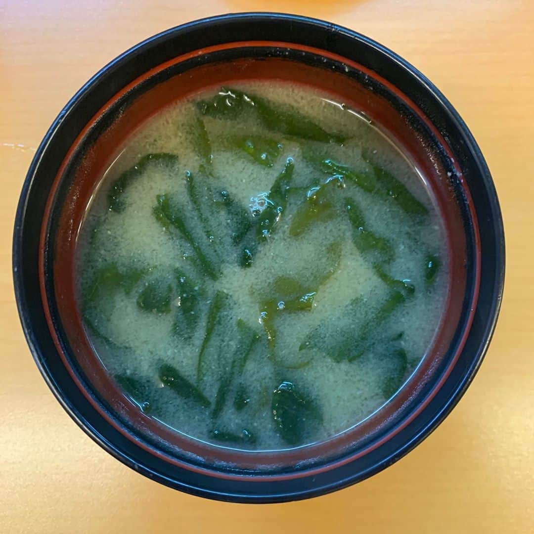 白鳥雪之丞さんのインスタグラム写真 - (白鳥雪之丞Instagram)「福岡5日目ランチ(^^)🍤🍆🐟  #天ぷら定食 #えび #なす #鰆 #いか #白身魚 #追加 #まいたけ #ぶた #しおから #高菜 #味噌汁 #天だし #天ぷらだるま  #福岡」8月29日 12時25分 - yukinojoeshiratori