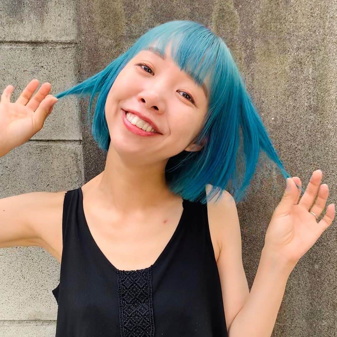 中村涼子さんのインスタグラム写真 - (中村涼子Instagram)「NEW hair color😂🦋🐬❄️🧊🗺💎🇫🇯🌊  #冗談ではない #水色ヘアー  #ヘアカラー」8月29日 12時27分 - nakamuraryoko56