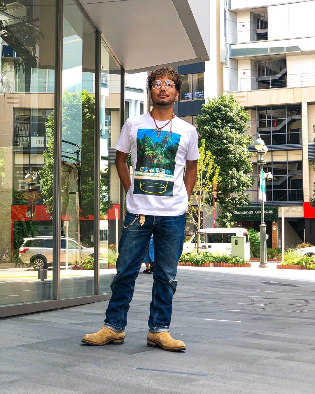のインスタグラム：「白T×デニム×エンジニアブーツ  これ 20年前から優勝🥇  #levis#levis501xx#levis501#marbles#redwing #engineerboots #リーバイス#マーブルズ#レッドウィング#エンジニアブーツ#ゴローズ#goros#拓哉さん今季のマーブルズのTシャツめちゃ良いよ#拓哉さん#3枚目道路交通法違反」