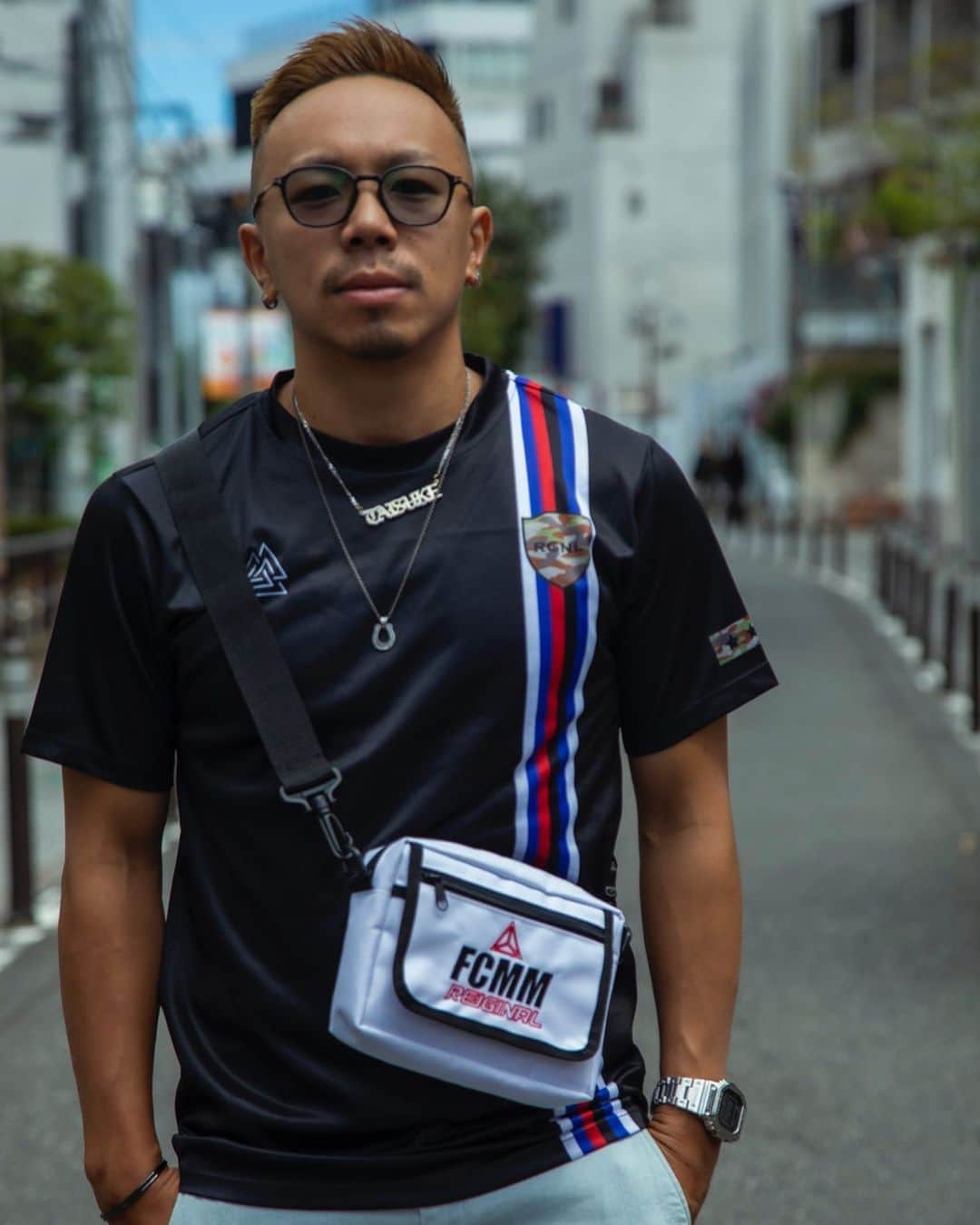 野中泰輔のインスタグラム：「@reiginal_official としての初コラボは 韓国のストリートブランド @fcmm_official 🇰🇷🔥 FCMMさんからお話をいただいて実現したこの商品は、日韓🇯🇵🇰🇷という事もあるのでベースを白にしReiginalのロゴは赤でデザインしました🔴 通常の長財布が入るくらいのコンパクトサイズになってます👍 本日29日18:00〜販売開始となります！ 販売先は @sixtypercent_official ですので欲しい方はここからどうぞ☝️ よろしくお願いします🙏  #bboytaisuke #fcmm #reiginal #sixtypercent」