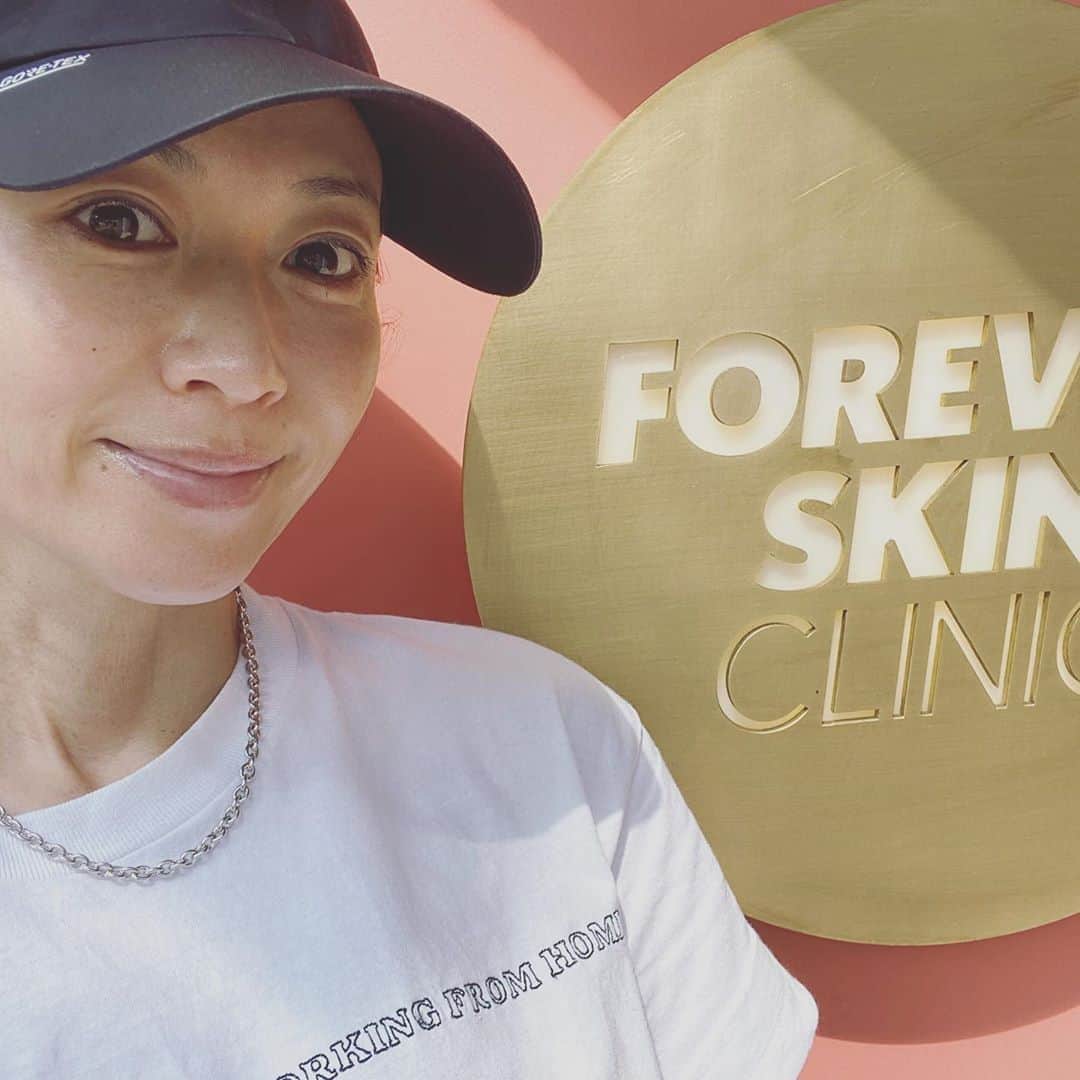 畑野ひろ子のインスタグラム：「撮影が続いた後は、　@forever_skin_clinic でケア。  45歳を目の前に、20年後の肌診断をしてもらったら、自分の母の顔とそっくりでびっくりしました😂」