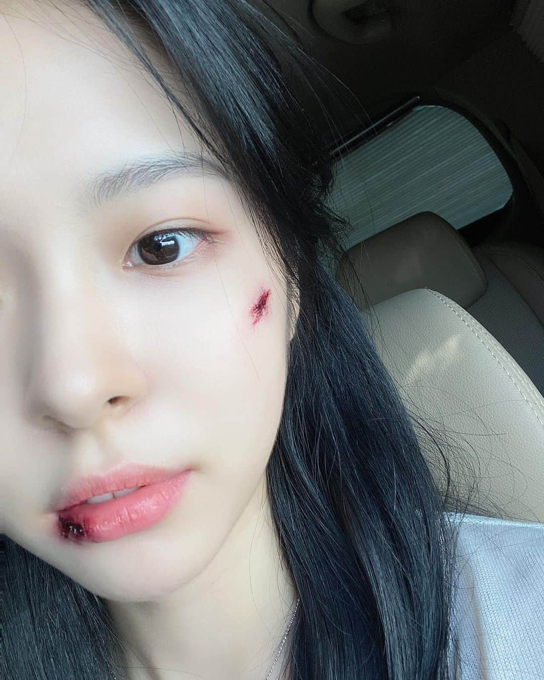 ソ・ウンスのインスタグラム：「오늘은 첫방송 하는날 ! 💃  오늘밤 10시 30분 ✨ocn✨에서 만나요 !」