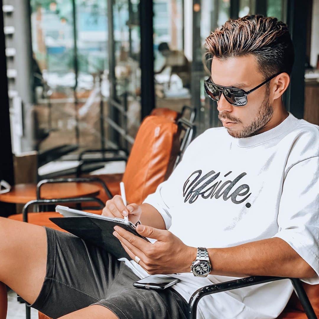 ヴィンセント・ケインのインスタグラム：「Plant a tree today, sit in the shade later..  #plantingseeds #coffee #study #workoffthepitch #offside #thinkingahead #alwaysforthefuture」