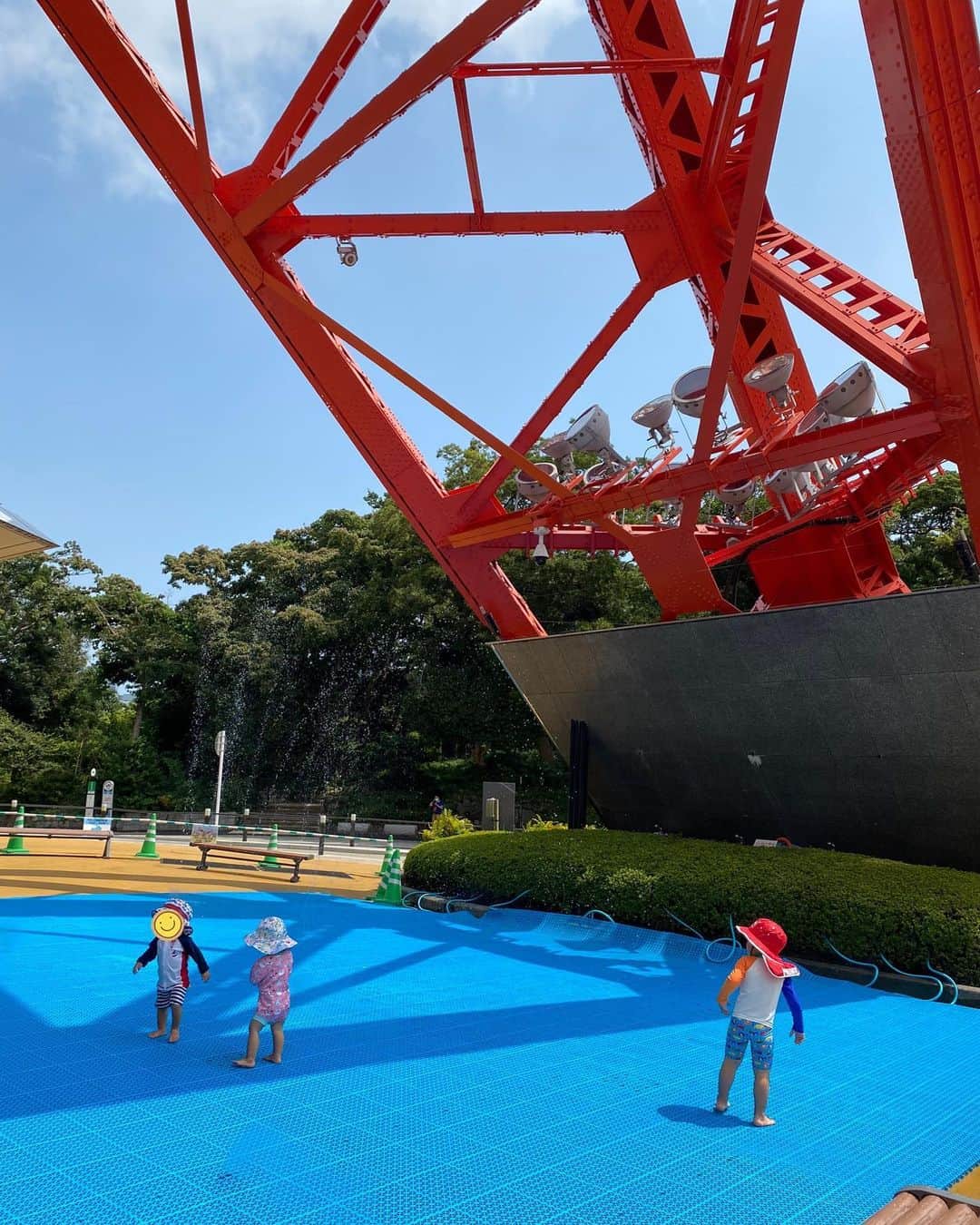 美夢ひまりさんのインスタグラム写真 - (美夢ひまりInstagram)「少し前に東京タワーで水遊びしてきました🗼﻿ ﻿ 新学期がスタートしているか、ガラガラで☺️﻿ 子どもたちみんな水遊び大好きなので、楽しめました〜❤️﻿ ﻿ #東京タワー﻿ ﻿」8月29日 13時37分 - himari_miyume