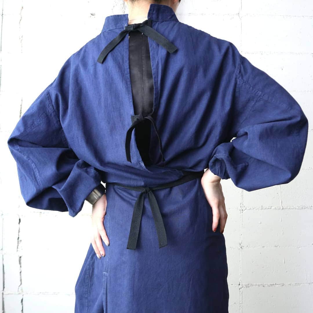 吉祥寺 古着屋 Orfeoのインスタグラム：「. Back Ribbon Wrap Dress  #orfeo #kichijoji #tokyo #vintage #used #fashion #coordinate #outfit  お問い合わせはインスタグラムのプロフィール掲載のメールアドレスにお願いいたします。コメント、DMでのお問い合わせは受け付けておりませんのでご了承ください。 ONLINE SHOPの商品も店頭にてご購入頂けます。気になる商品がございましたらスタッフにお声掛けください。  新型コロナウィルス感染拡大防止策を徹底した上で営業をしております。マスクの着用、入店時にアルコールでの消毒をお願いいたします。」