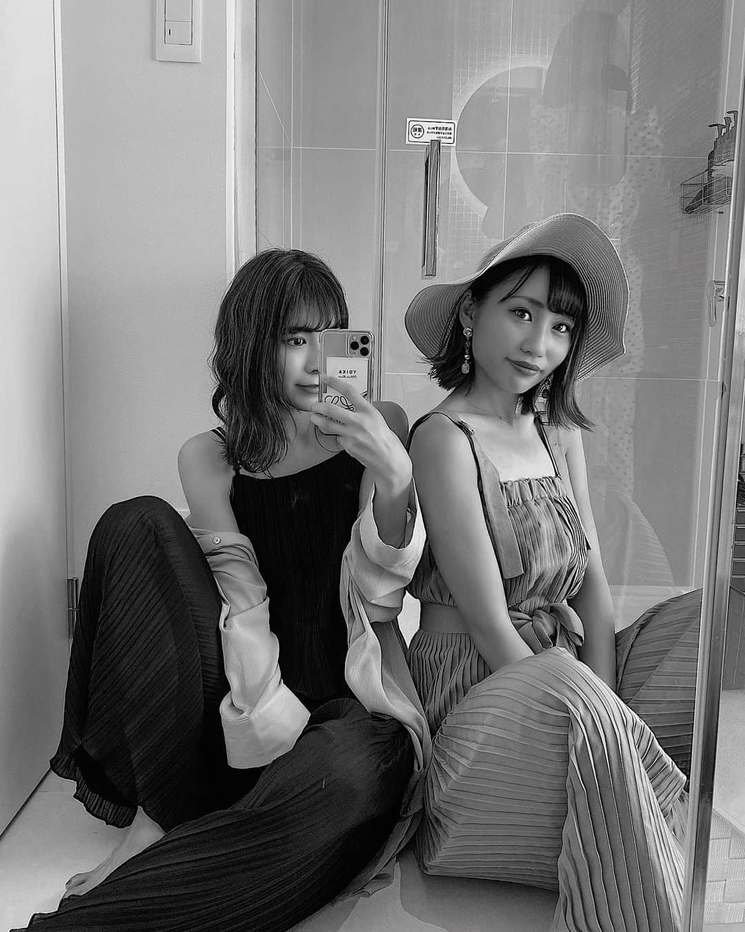 Yuika Matsuさんのインスタグラム写真 - (Yuika MatsuInstagram)「. . オールインワン女子。 ブラックとベージュの組み合わせって好き🤍 . . 髪長いときもかわいかったけど 短いのもすごく似合ってる くるみちゃん❤︎ . . . . . #りんくうビーチ #グランピング#marblebeach  #アーバンキャンプホテル #マーブルビーチ #glanping  #泉南#大阪#BBQ」8月29日 13時39分 - yuika00802