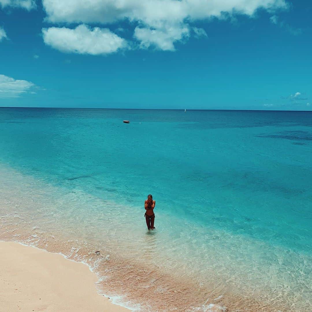 マリア・マーフィーのインスタグラム：「Summer blues 🌈」