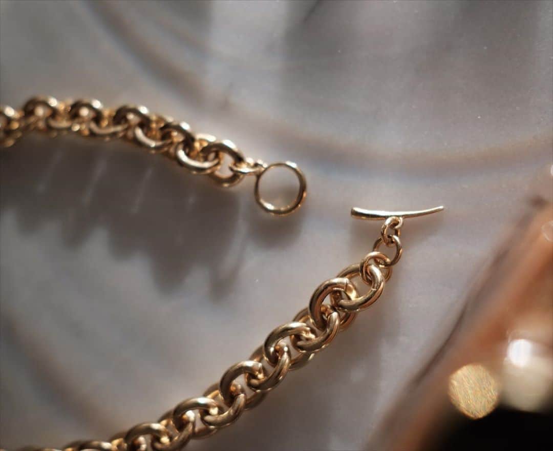 佐々木千絵のインスタグラム：「🤍⛓  #gold #chains  #LA」