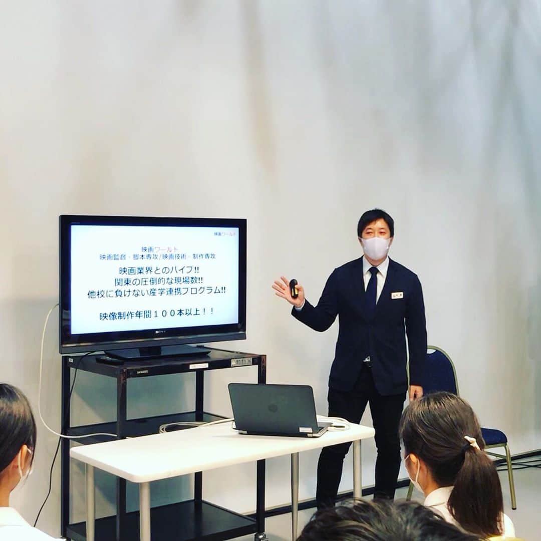 東京フィルムセンター【公式】のインスタグラム：「オープンキャンパスでは、各専攻に分かれて担任の先生から詳しい専攻の説明を行っています。」