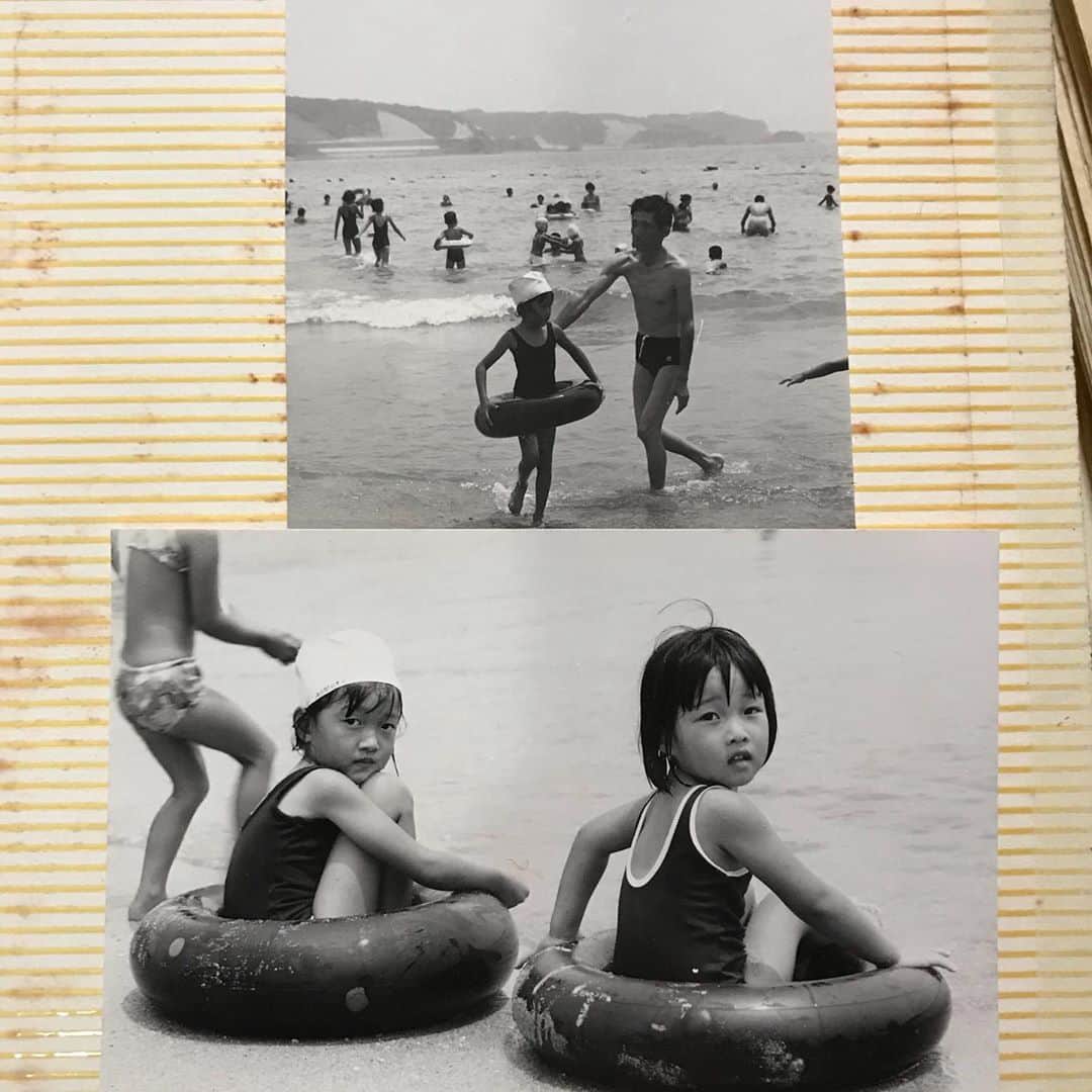 福田葉子さんのインスタグラム写真 - (福田葉子Instagram)「70歳になっても水着を着る人生を過ごしていたい。それが私の願いです。 物心つく前から父の故郷、鹿児島の志布志湾の荒波に放り込まれて夏はとにかく海へ！という家で育ち。長年スイミングスクールにも通い泳ぎと潜るのは大の得意。まさかこの年になっても浮き輪で浮いてるとは思いもしませんでしたが、人は案外変わらないもの。殊に好きなものにおいてはね。水着を着る＝とびきり楽しい時間が待っている。 海外のビーチでは年齢も体型も気にせず堂々と水着を着て、海や太陽を満喫する大人の姿が当たり前でとてもいい。日本ももっとのびのびとおおらかな水辺の風景になりますように。水着なんて単なる「水に入る時に着るもの」だよ。実用性以外の何でもない。最近は日焼け防止でラッシュガードなど上着着用も常識だし。水着着られないから泳がない…なんてもったいないと思う。 20代からダイビング、シュノーケリングを嗜み、休みといえばリゾートへ飛んでく私にとって、水着のシーンは人生になくてはならないもの。最高に幸せな瞬間と共にあるもの。いつまでもいくつになっても楽しい水着ライフを永遠に。 今回は一泊なのに何度もプールを満喫するために水着3着持ってった。半乾きだとやだもんね。月を眺めながらのナイトプールも日の出と共に飛び込んだ早朝プールも最高でした。全部ハワイのプアラニのビキニ。サーファー御用達だけあってずれなくて動きやすくてこれまた最高です。 #love #swimwear #swimming #sea #pool #life #lovemylife #wish #水着　#人生　#願い」8月29日 14時08分 - yoyoyokoko