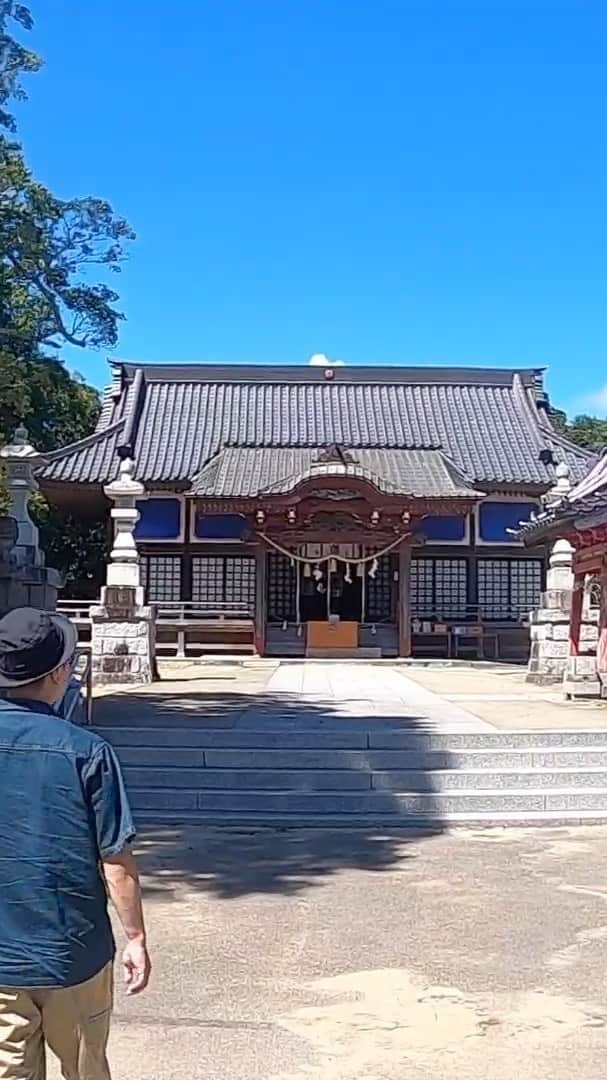 DJ ATSUのインスタグラム：「#白子神社﻿ 大国主大神を主祭神に、出世運や金運にもご利益があるようです。﻿ 夜には社殿の真上には北極星が輝くそうな。﻿ ﻿ #玉前神社﻿ 富士山頂や出雲大社、伊勢神宮内宮、寒川神社などを繋ぐレイラインの最東端に位置する神社です。関東屈指のパワースポット。﻿ ﻿ 午後は天気にも恵まれて青空も綺麗だったな。﻿ ﻿ 御参拝の後には、みんなで買出ししてバーベキューも楽しみました♪﻿ ﻿ ﻿ #旅スタグラム #旅好き #旅フォト #旅写真 #パワースポット #神社 #神社巡り #神社仏閣 #参拝 #御朱印 #ご朱印 #shrine #japaneseshrine #temple #GoPro #GoProHERO8Black #GoProのある生活」