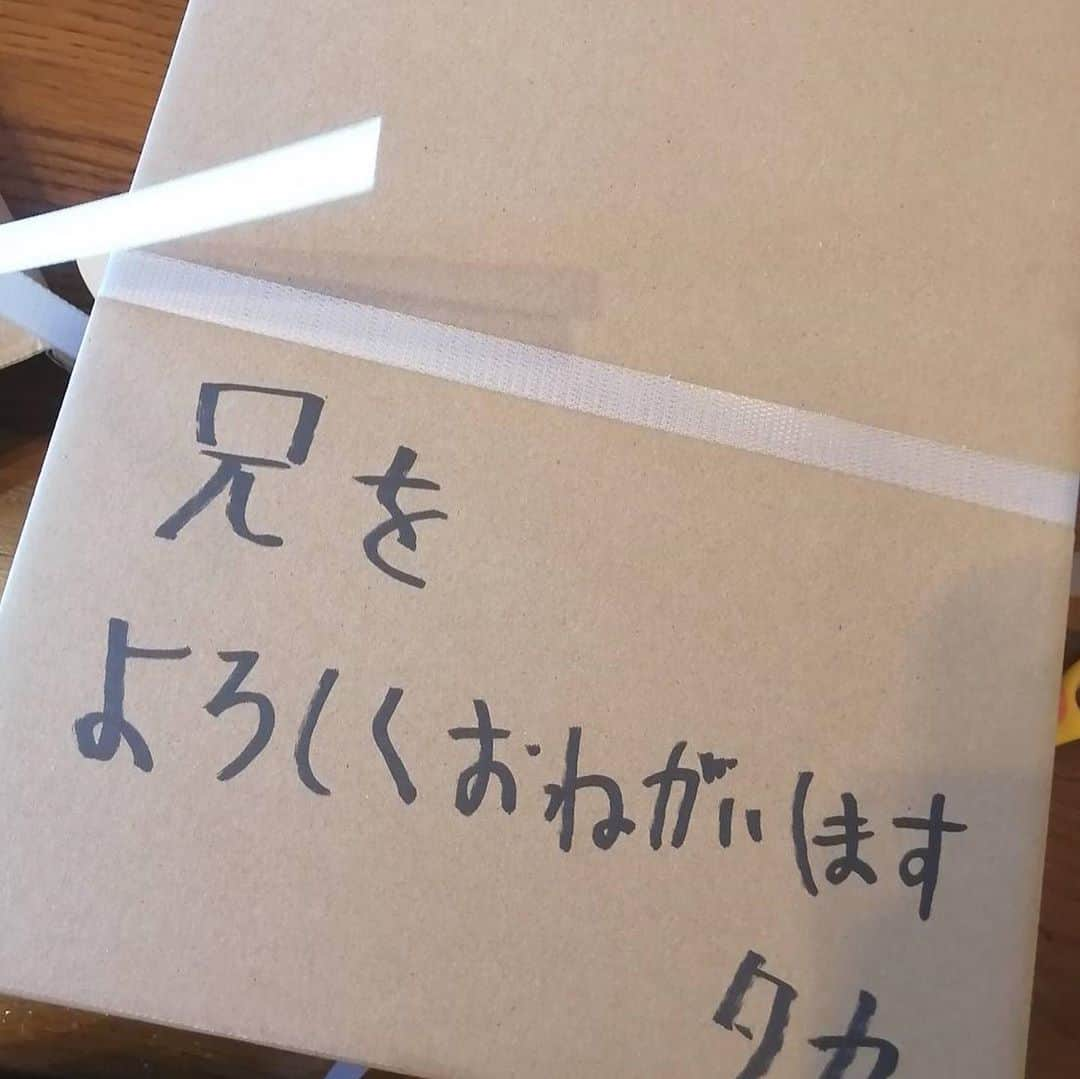 イーグル溝神さんのインスタグラム写真 - (イーグル溝神Instagram)「ブーさんの弟から桃が届いた！ ほんとにうまいのでお取り寄せで是非！  ほんといい弟もったね。  ふじわらもも農園！  是非ともよろしくお願いします🙇🙇🙇🙇🙇🙇」8月29日 14時24分 - eagle_mizokami