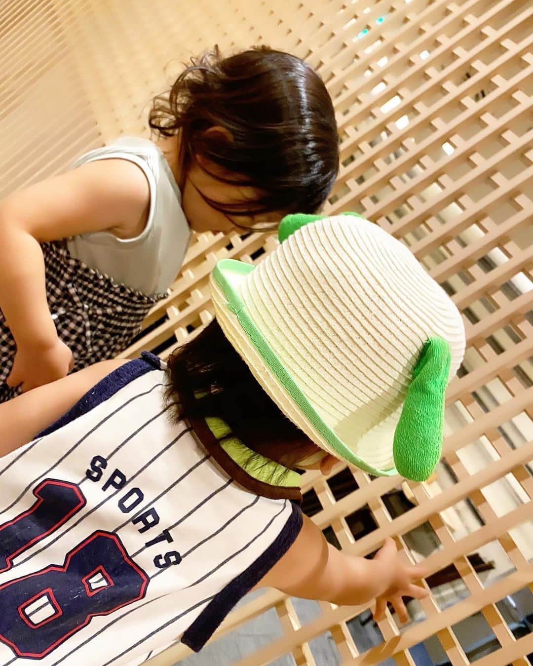 Momoeのインスタグラム：「#happy #家事 #育児 #family #家族 #boy #smile #男の子 #息子 #code #love #lucky #kids #子供 #thankyou #宝物 #ベビー #fashion #follow #心 #縁 #パパ #ママ #家族写真 #男の子ママ #赤ちゃん写真 #photo #子育て #1歳 #flower」