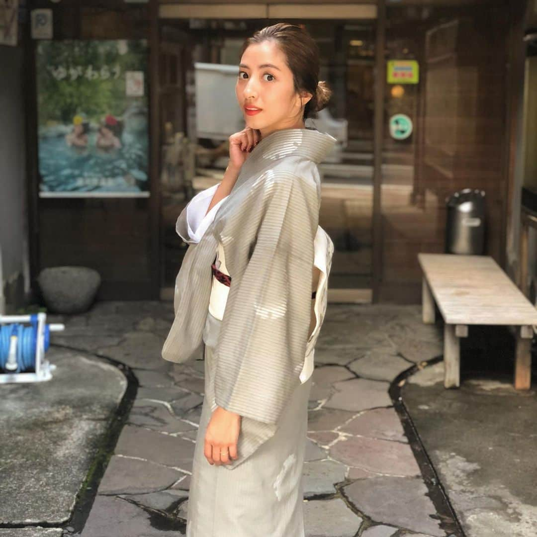 谷澤杏奈さんのインスタグラム写真 - (谷澤杏奈Instagram)「👘  9月連休、ご予約受け付けております🙇🏽‍♀️  是非go to キャンペーンなどご利用の上 ご予約よろしくお願いします😌💓  #着物#若女将#魚判#旅館#和服#浴衣 #japanesetraditional#kimono#kimonostyle #湯河原#着付け#着物のある生活#着物女子 #若女将のいる旅館#若女将業復活#男の子ママ #子供連れok #子供連れ歓迎 #2児ママ#2児ママライフ #2児ママ若女将ライフ#浴衣コンテスト#浴衣ヘアアレンジ #週末若女将#会いに行ける若女将#若女将に会いに行こう #若女将に会いにきてね#おまちしております」8月29日 14時47分 - anna.uohan