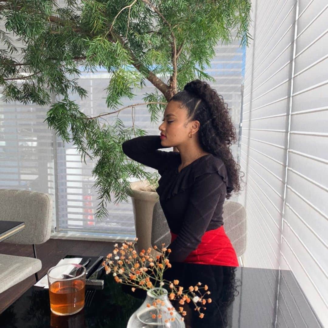 ティファニー・キャデラックのインスタグラム：「🐝 "I am She whose icons were great in Egypt.  I am She who has no icons among barbarians."  - #TheThunderPerfectMind   #TB #AllIsMind #GoddessConciousness #EmpressEnergy #FlowLikeWater #WaterMemory #AncestralWisdom #WisdomSeeker」