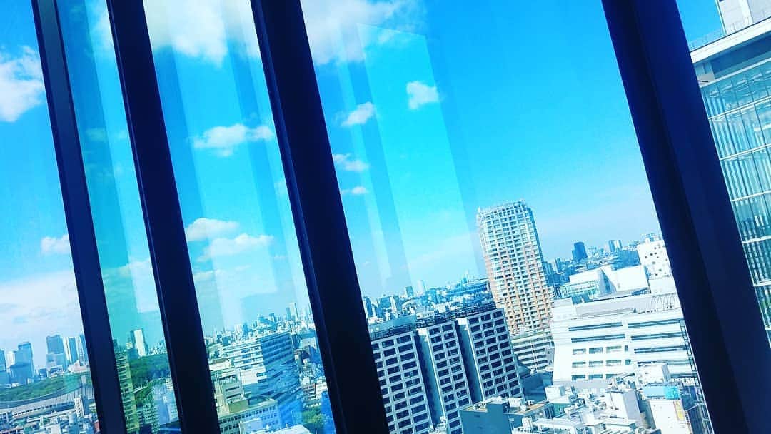 常世晶子さんのインスタグラム写真 - (常世晶子Instagram)「今日も空がきれい！ そして、灼熱！！☀️  #tokyo #青空」8月29日 15時07分 - tokoyo_shoko