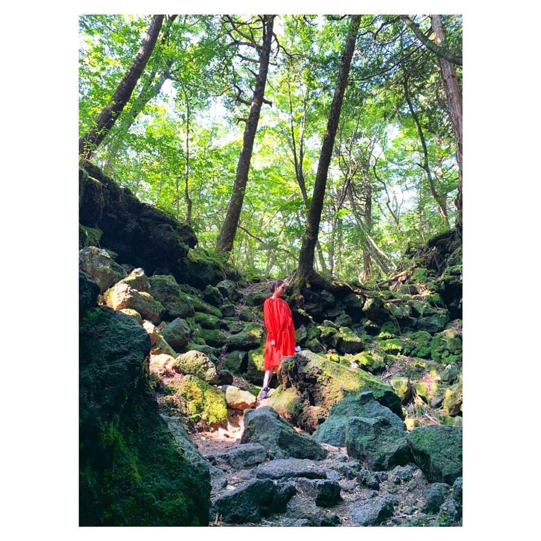 芥川舞子のインスタグラム：「超神秘的な秘境にも行きました。 気温差がすごくて、この時期なのに寒くて凍えそうでした😨 その場所とは...番組O.Aで！ _______________________________________ . BS-TBS 「絶景！ヨガ旅」 放送日：9/11(金)21:00-22:54 出演：田中美佐子／虻川美穂子／芥川舞子(ヨガ講師) . 番組サイトはこちら https://www.bs-tbs.co.jp/journey/yogatabi/ . _______________________________________  #絶景 #絶景ヨガ #BSTBS #特番 #ヨガ旅 #芥川舞子」