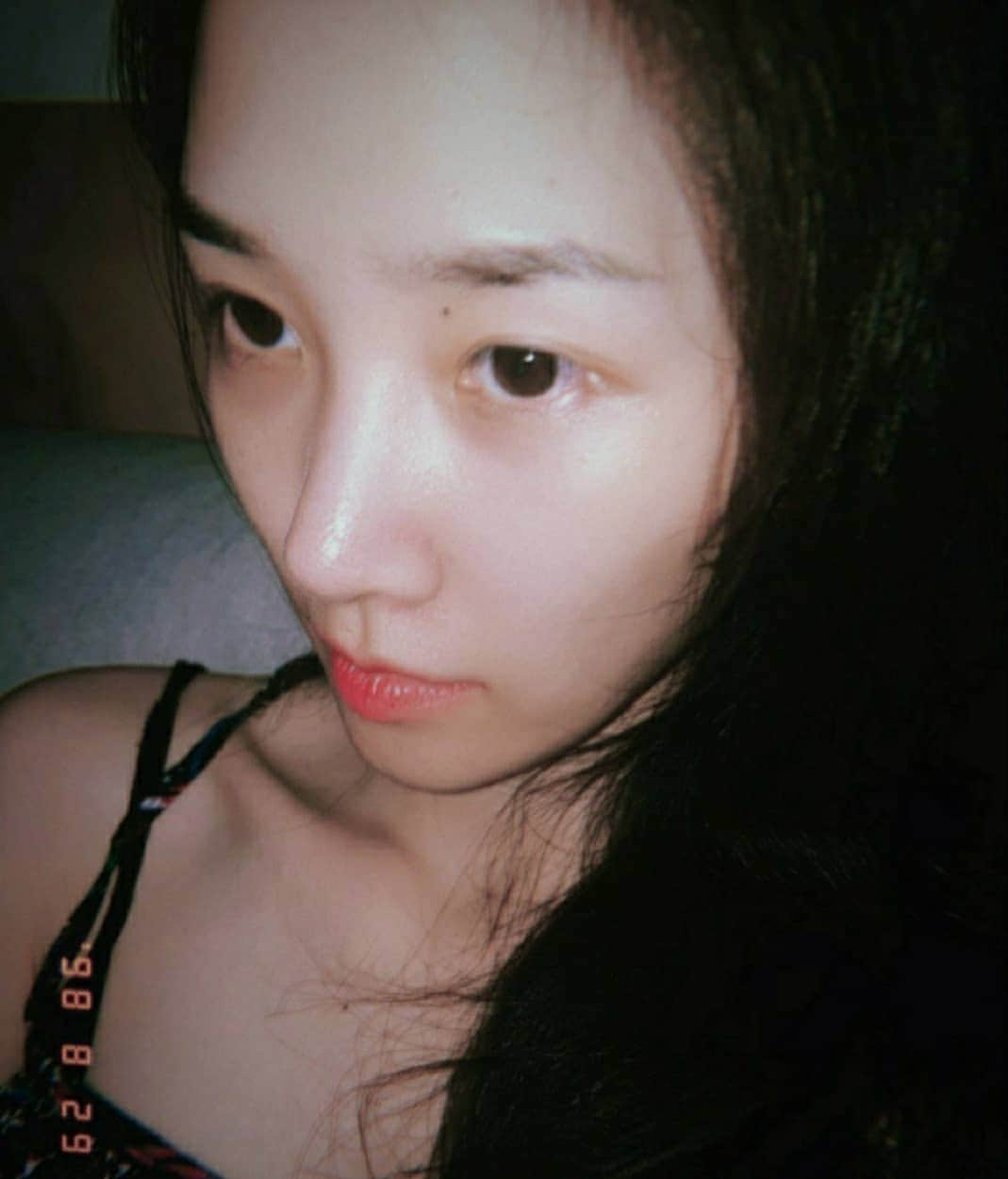 パク・ナレのインスタグラム：「98년도. 같은 사진. 잠시 멍때리는 중_ . . #트리트먼트#하소서」