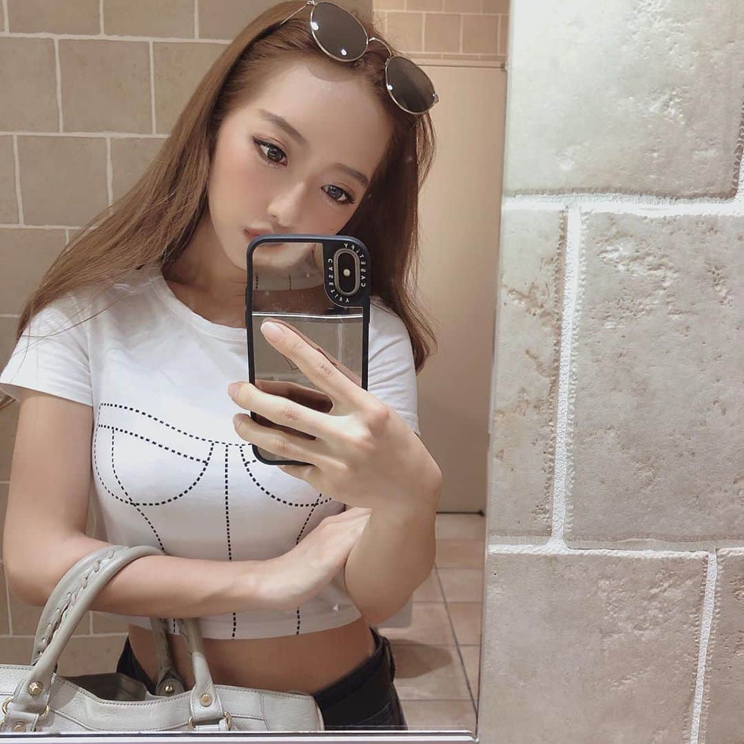 のインスタグラム：「お休み幸せ🦋♥️」