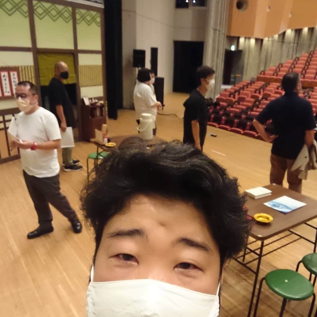 安尾信乃助さんのインスタグラム写真 - (安尾信乃助Instagram)「今日は伊勢、明日は岸和田で新喜劇。 すっちー座長&藍ちゃんです。  #よしもと新喜劇 #吉本新喜劇 #久しぶりの営業 #安尾信乃助 #」8月29日 15時53分 - shinnosukeyasuo