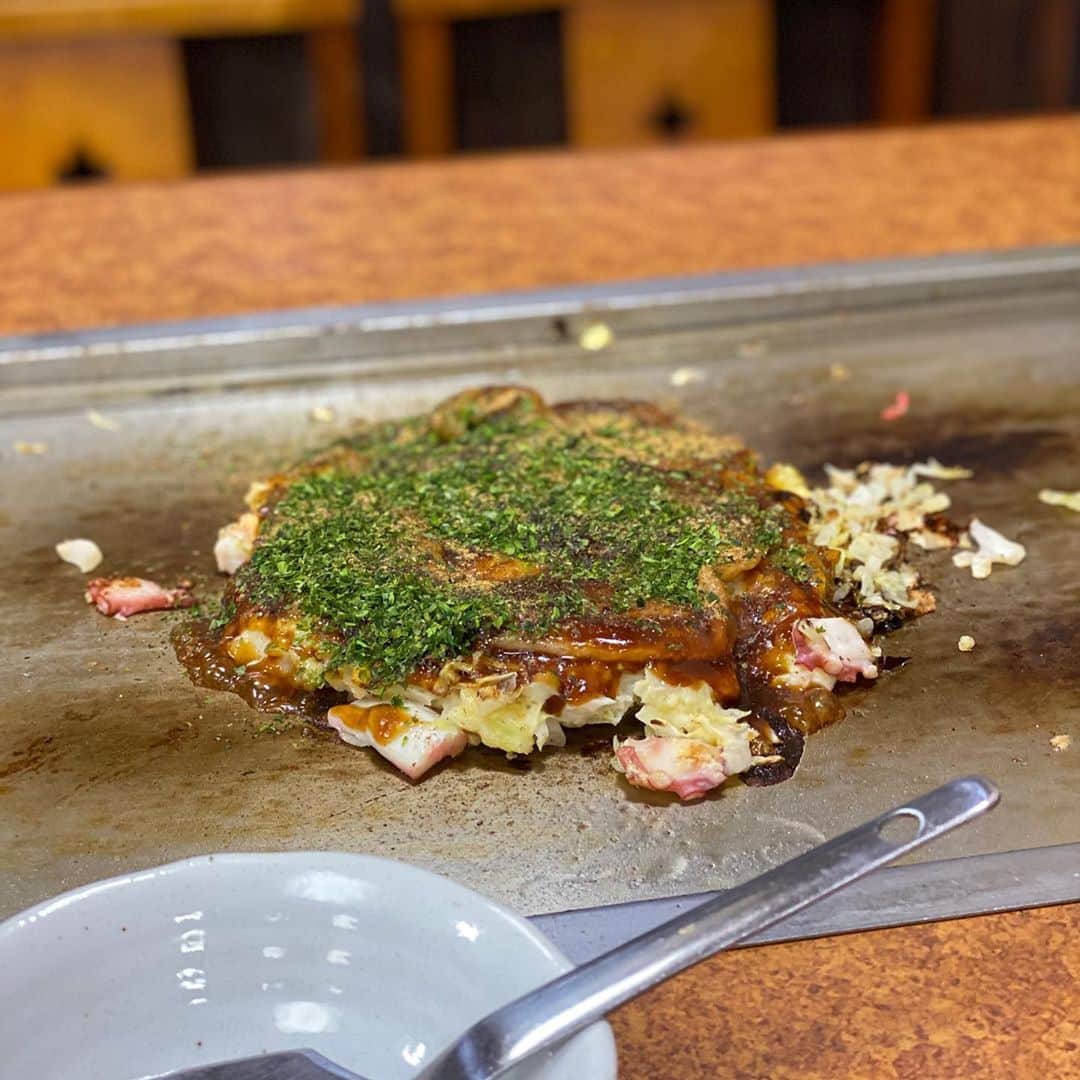 ネゴシックスのインスタグラム：「島根お好み焼きはニチニチかきまぜ鉄板へ引きずり出して焼いてます。胃袋にズチャ」