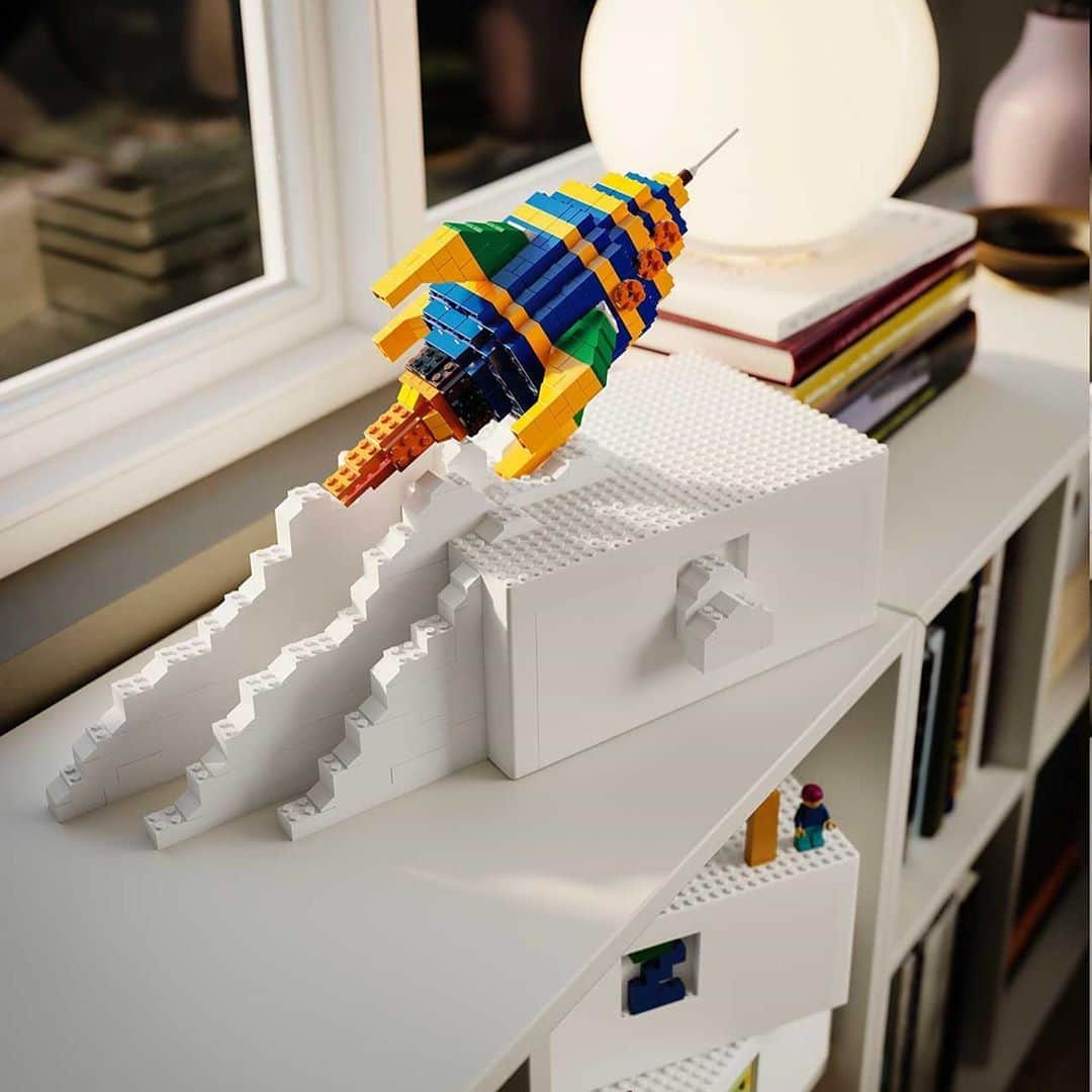 Design Milkさんのインスタグラム写真 - (Design MilkInstagram)「@ikeausa and @LEGO unveiled their long-awaited collaboration, called #BYGGLEK, that cleverly merges storage and play. BYGGLEK (pronounced boog-lee-eck) is a series of storage boxes outfitted with #LEGO studs that encourage play and make storage more fun. With both brands being fans of play, they set out to make it easier for daily life where both kids and adults can have fun together without LEGO bricks taking over the entire house. \\\ designmilk[dot]com」8月29日 16時21分 - designmilk