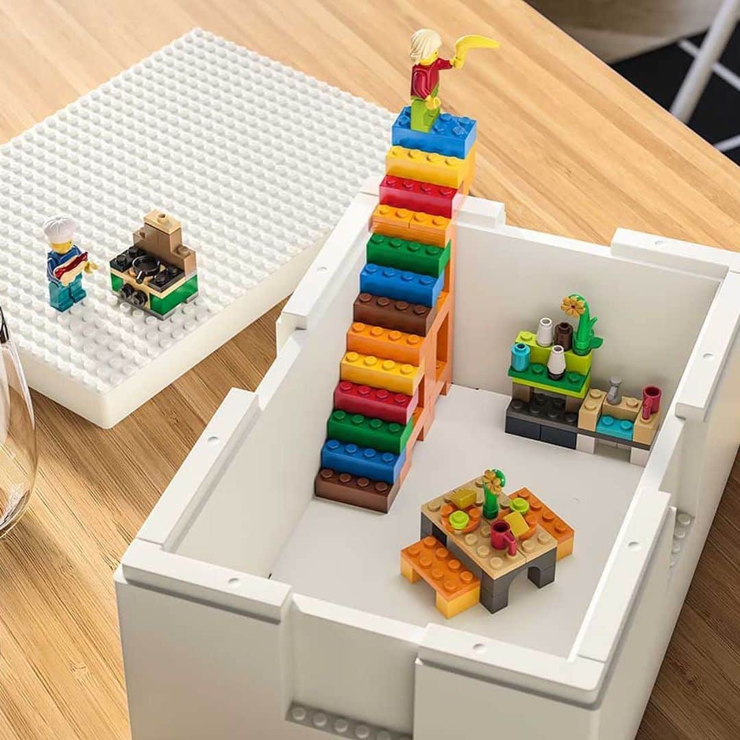 Design Milkさんのインスタグラム写真 - (Design MilkInstagram)「@ikeausa and @LEGO unveiled their long-awaited collaboration, called #BYGGLEK, that cleverly merges storage and play. BYGGLEK (pronounced boog-lee-eck) is a series of storage boxes outfitted with #LEGO studs that encourage play and make storage more fun. With both brands being fans of play, they set out to make it easier for daily life where both kids and adults can have fun together without LEGO bricks taking over the entire house. \\\ designmilk[dot]com」8月29日 16時21分 - designmilk