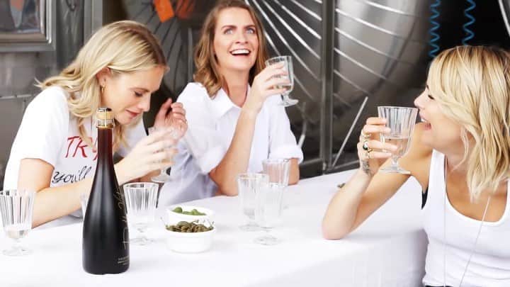 カーラ・デルヴィーニュのインスタグラム：「Being a Delevingne means loving Prosecco...That is why @PoppyDelevingne @Cdelevingne and I are so excited to announce the launch of our first business together - a Prosecco called @della_vite ("of the vine” in Italian). This film is a just a glimpse of our journey so far. We’ve had such a fantastic time working on it and taste testing it and NOW YOU CAN TOO! Della Vite is now available in the UK and is coming soon to the US.」