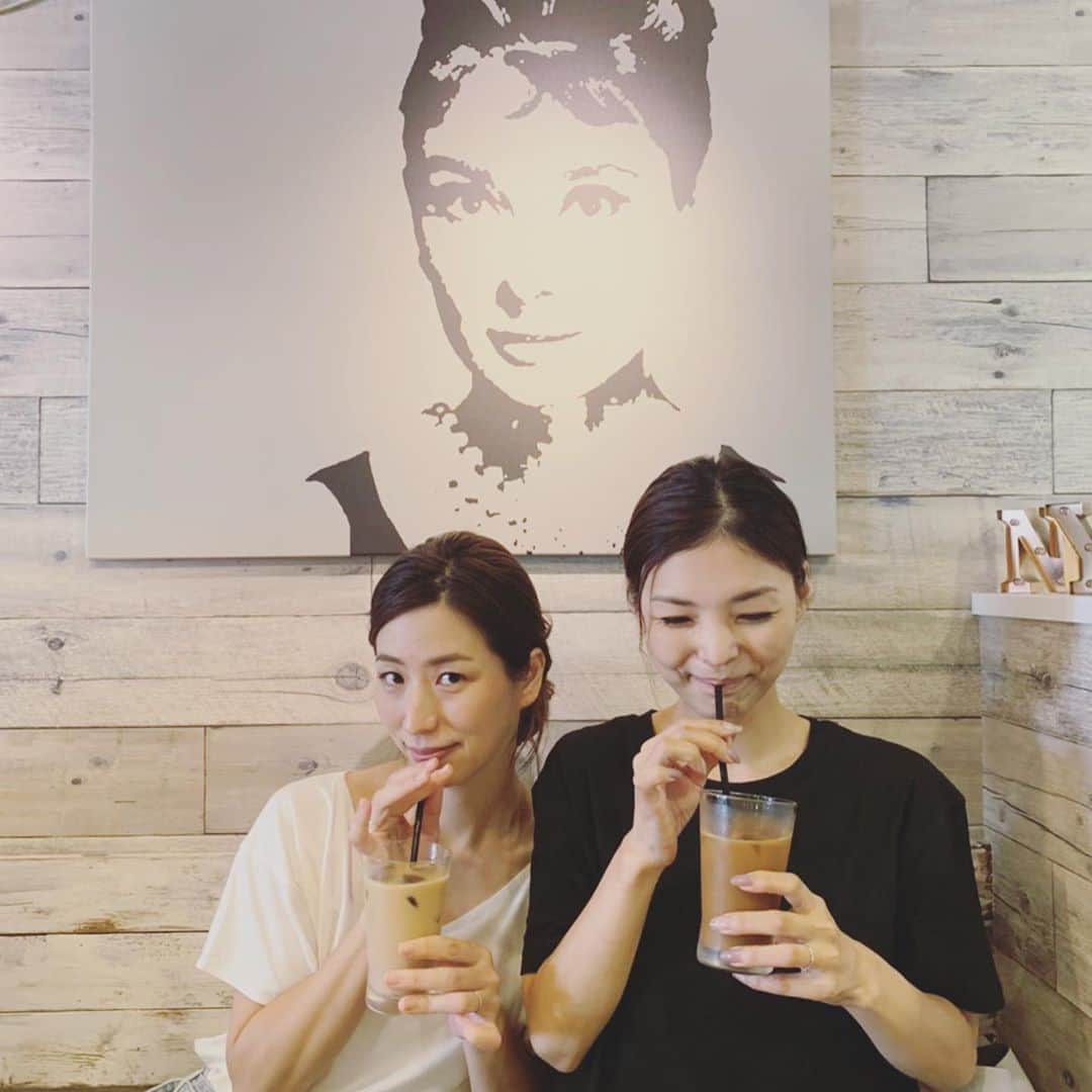 dorlisのインスタグラム：「ちーちゃんの旦那様、たかくんが鷺沼に整体サロンを開業✨  HP用の写真を撮影させてもらいました📸 2人に久しぶりに会えて嬉しかったし、 贅沢に丁寧な施術までしてもらって幸せ！ お喋りも尽きず、楽しかったなー！！　　  おかげで凝り固まったゴリゴリの身体も心も すっきりしました❗️またお願いしよう🤲  写真も気に入ってもらえるといいな！  #整体サロン　#chihiRo #jilldecoyassociation」