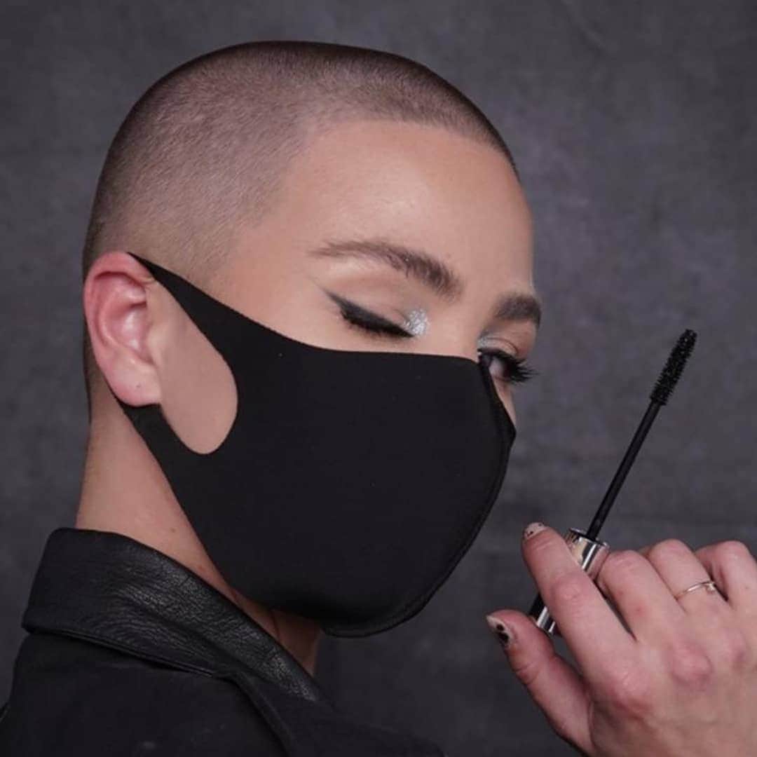 Yves Saint Laurent Beautyさんのインスタグラム写真 - (Yves Saint Laurent BeautyInstagram)「Get ready to have all eyes on you with a mask  ready look.  Watch @celine_bernaerts, in the recap of YSL  Beauty’s Daring Together LIVE on IGTV. Link in bio. PURE SHOTS HYDRA BOUNCE  ESSENCE-IN-LOTION PURE SHOTS PERFECT PLUMPER CREAM TOP SECRETS LIP PERFECTOR ALL HOURS FOUNDATION IN B20 TOUCHE ÉCLAT STYLO N°2 SEQUIN CRUSH N°2 EMPOWERING SILVER DESSIN DU REGARD COUTURE PALETTE IN N°1 TUXEDO MASCARA VOLUME EFFET FAUX CILS」8月29日 16時51分 - yslbeauty
