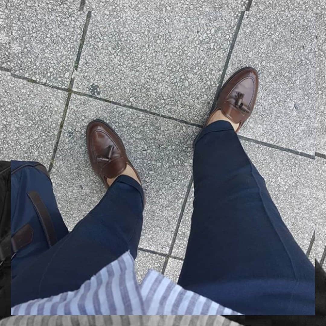 のインスタグラム：「Cavendish in Dark Brown Burnished Calf - photo credit @rmdressshoes #crockettandjones #madetobeworn #customerimages」