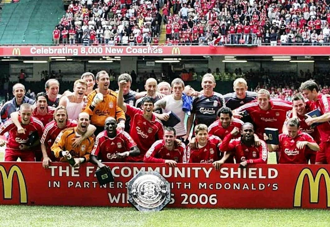 ルイス・ハビエル・ガルシア・サンスさんのインスタグラム写真 - (ルイス・ハビエル・ガルシア・サンスInstagram)「FA Community Shield Memories !! Today, LFC will play Vs Arsenal to add another trophy to the stands. History is made by the fans, the players and the moments where together, they fight and become successful. The trophies are just the ice on the cake !! #MoreThanaGame #OnceaRedAlwaysaRed #Football」8月29日 16時55分 - luchogarcia14