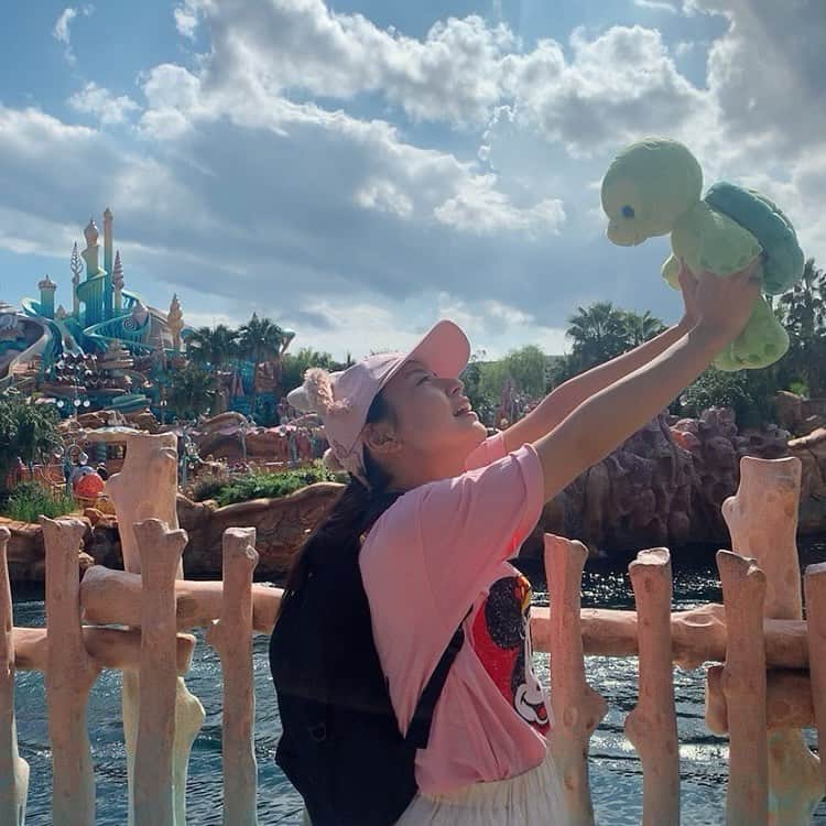竹本茉莉のインスタグラム：「. 念願のオルメルさんをお迎え🐢 . . . . . . #東京ディズニーシー #東京ディズニーリゾート #tokyodisneyresort #tokyodisneysea #ダッフィーフレンズ #オルメル」