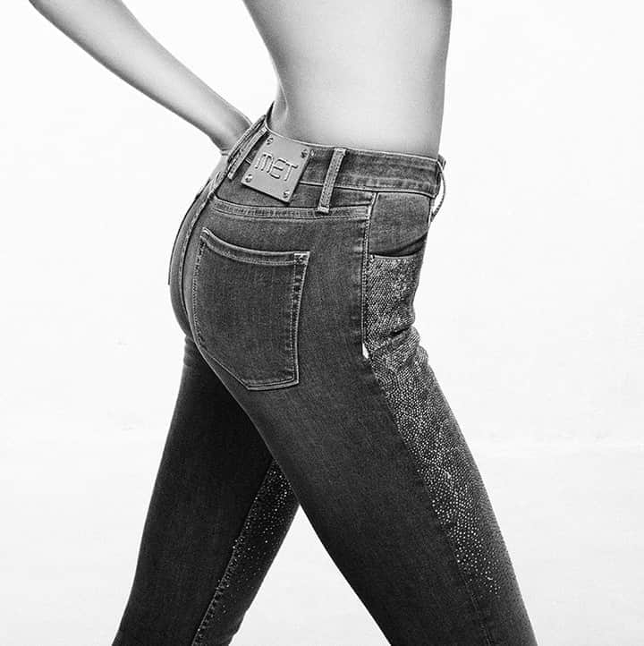 のインスタグラム：「The perfect denim for every shape 🌟 #DenimPerfection #DenimLovers #WomenShape #FeelTheDifference」