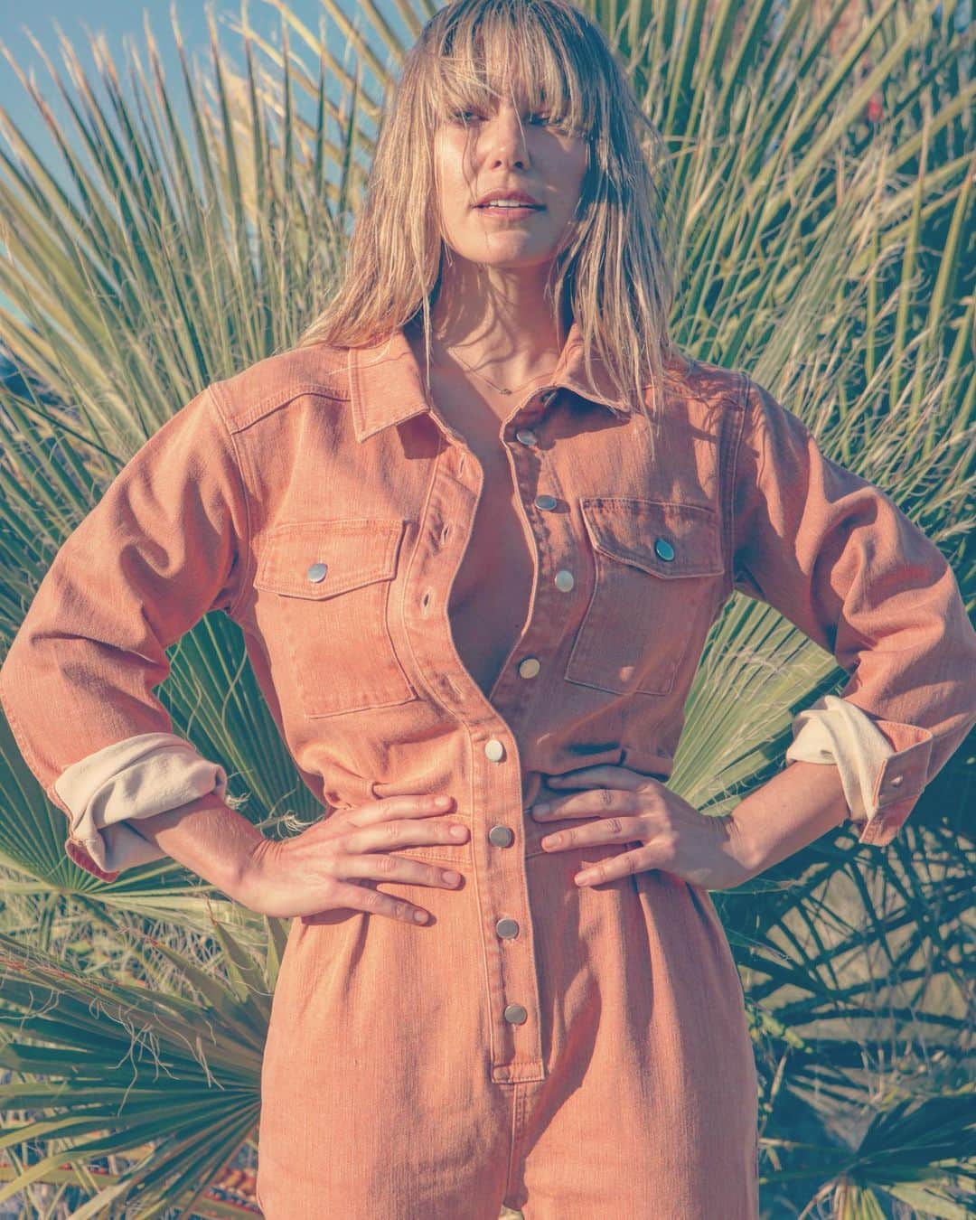 アシュリー・ハートのインスタグラム：「Desert bound. Shooting with my amazing and super talented friend @adamtriarchy for his incredibly cool sustainable denim brand @triarchy  It’s amazing after Modelling for over 15 years how much I shy away from a camera.. yet when there is purpose, creativity and freedom to play with professional and talented artists, nothing lights me up more to become one with all the elements and play into the role of the muse. We always co-create such magic! Im excited for today!!  #sustainablefashion #fashionshoot」