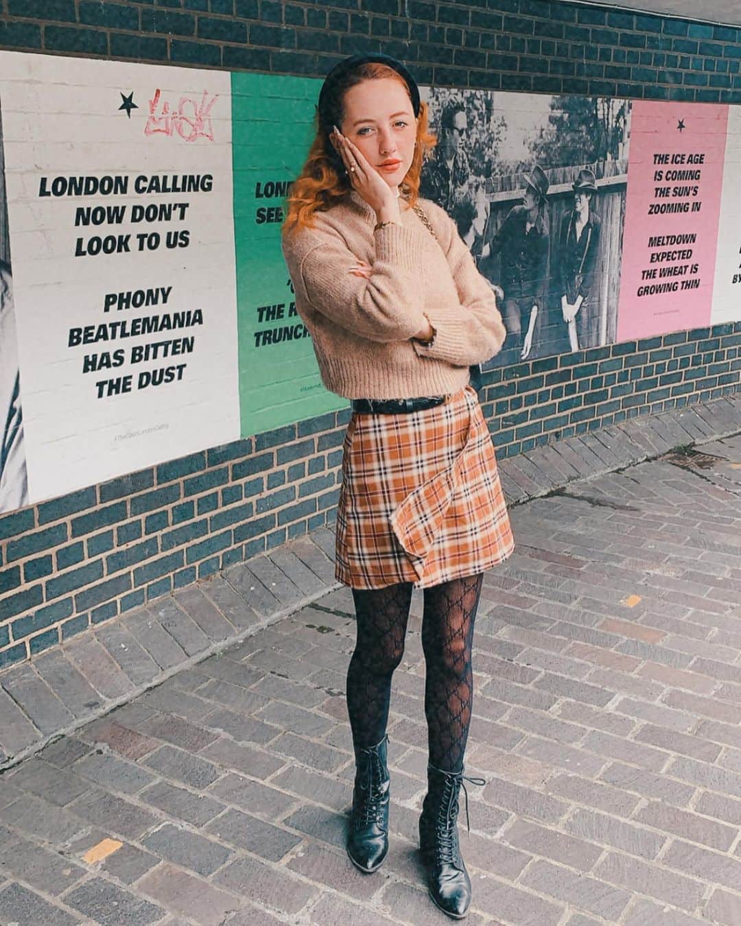 ベッキー・クルーエルのインスタグラム：「autumn outfits back on rotation 🍁 today I really contemplated stealing a leaf from a shop’s potted plant to propagate... 😩⁣ ⁣ Visited The Clash exhibition at the Museum of London & had tea at The Ned 🦋 East Central London is always so empty even in ‘normal times’ on weekends so felt really easy to distance & wander around! ⁣ ⁣ #autumncolors #brandymelville」