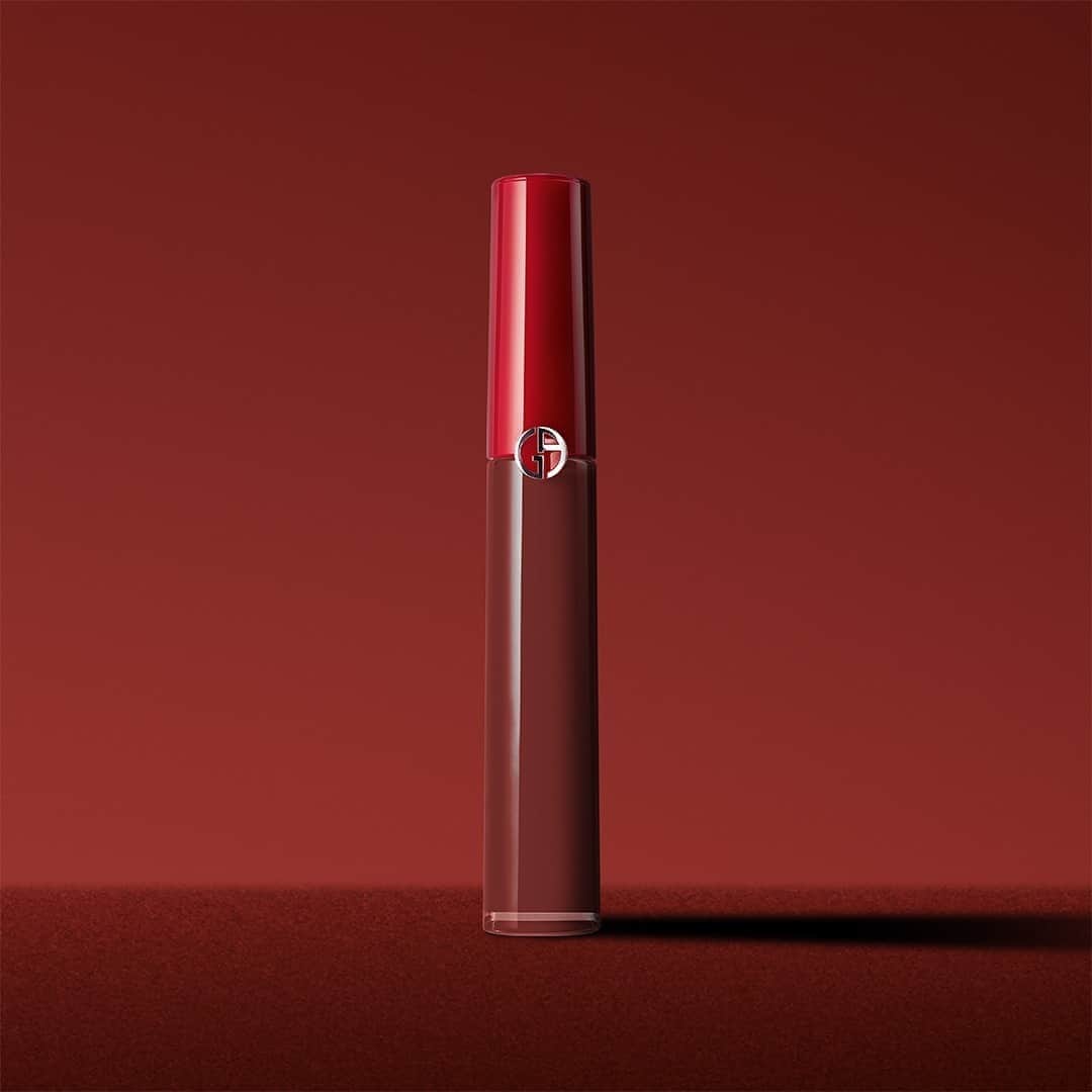 Armani Beautyさんのインスタグラム写真 - (Armani BeautyInstagram)「Luminous lip color with an iconic velvet-matte finish. LIP MAESTRO in new shade 212 "Mistero" from the VENEZIA COLLECTION brings an enigmatic touch to a red carpet beauty look.   Available @Sephora  #Armanibeauty #LipMaestro #makeup」8月30日 2時58分 - armanibeauty