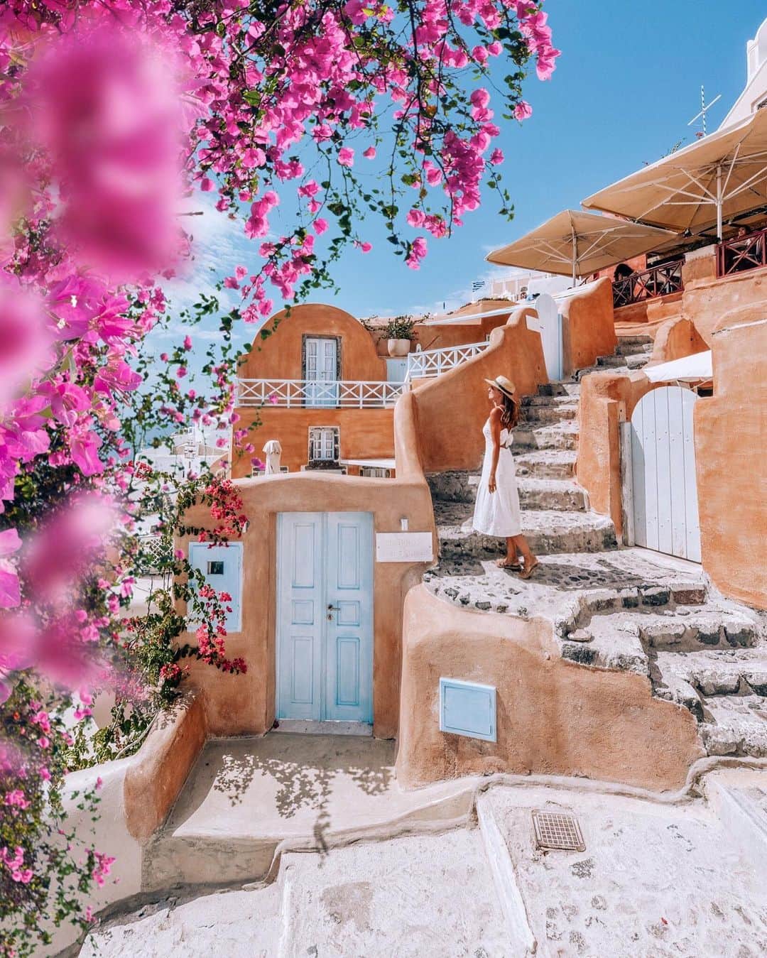 Izkizのインスタグラム：「Santorini 🌸 Edited with izkiz app @izkizapp ➡️ Swipe right for the before」
