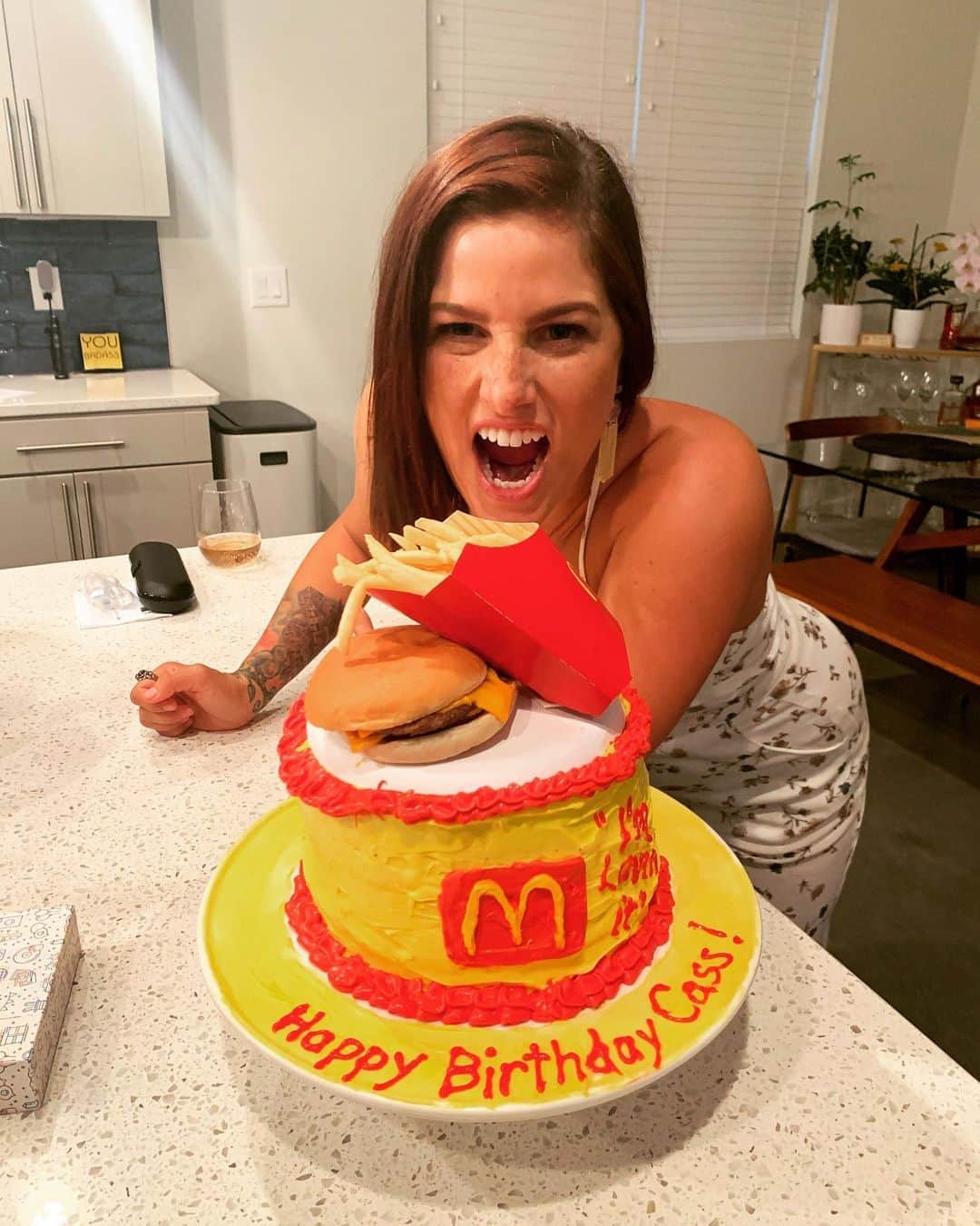キャサディー・ポープのインスタグラム：「Thank you so much for the bday wishes yesterday! Also @ashleyjpope really nailed this @mcdonalds cake 🙌 Thank you @sampalladio @loricpope @ashleyjpope @cmvetrano & @joe__face for making yesterday so special. Hello 31!」
