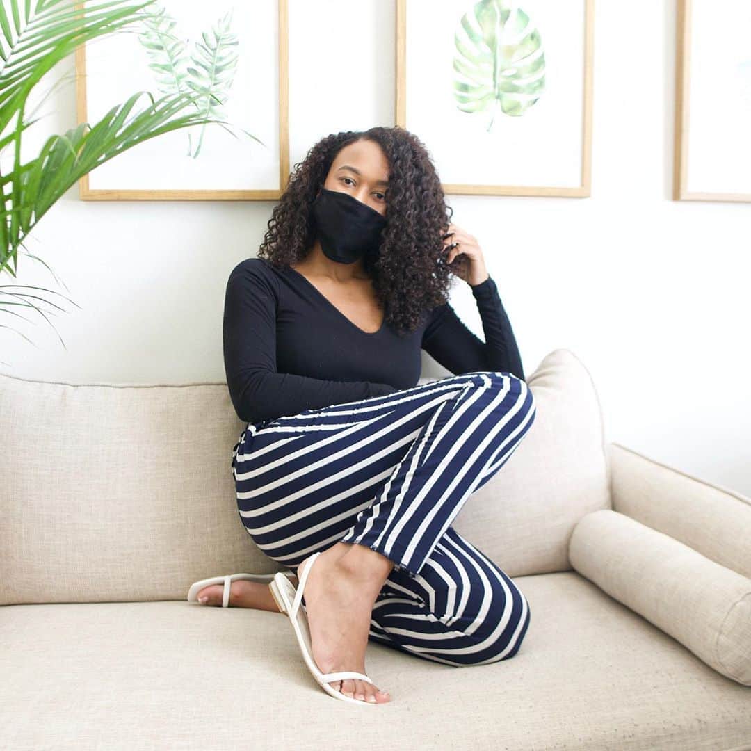 ALDO shoesさんのインスタグラム写真 - (ALDO shoesInstagram)「A look at @Jhanneu’s daily essentials: a cute & comfy look finished with our new face mask Laothien. 100% of our mask sales will be donated to @thebbpa and @truenorthaid in Canada, and @naturbanleague in the US. Tap to support the cause.」8月30日 3時28分 - aldo_shoes