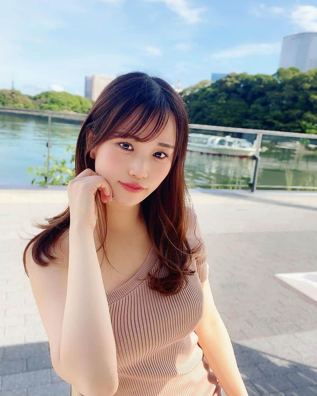 嬉野ゆみさんのインスタグラム写真 - (嬉野ゆみInstagram)「* * * あっつい〜🍦☀️🍨🍉🍧🎐🥰 * * * ワンピースはフィリピンで着てたもの✨@duras_official  袖が片方なくなっちゃった💗✌️🤣 * * * #アトレ竹芝 #duras #大人可愛い #オフショルダー #肩出し #肩出しコーデ #ニットワンピース #あざとい #オフショルコーデ #ニットはスタイルよく見せる効果あるっ」8月29日 18時51分 - ureshino_chan