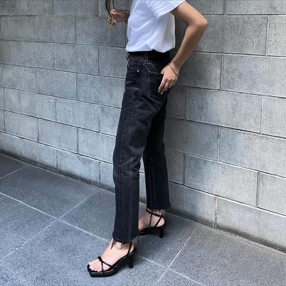 のインスタグラム：「. . @chuclla_official sandals . 大人っぽくてデザイン性のあるサンダル✔︎ 可愛いくてついいろいろ買ってしまったから また他のも更新します🖤 . #chuclla #sandals #_s_code」