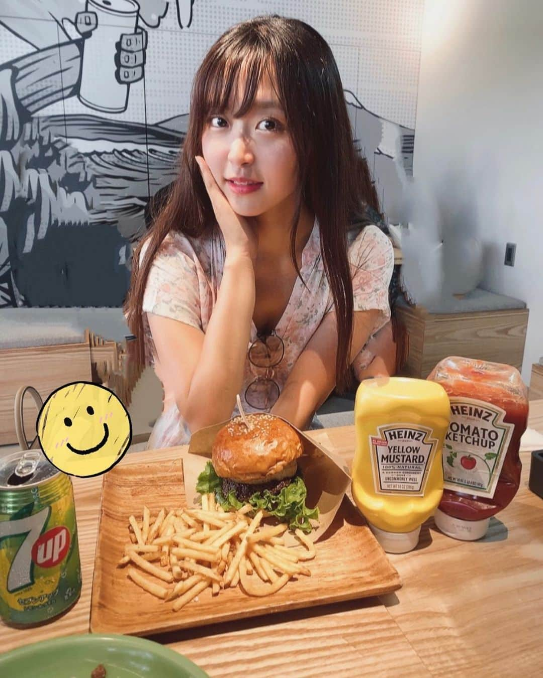 武田るいさんのインスタグラム写真 - (武田るいInstagram)「美味しかったよ〜😚🍔🍟✨  #lunch #poteto #hamburger #junkfood #🍔 #🍟 #7up #japanesegirl #ootd」8月29日 19時04分 - rui_1002