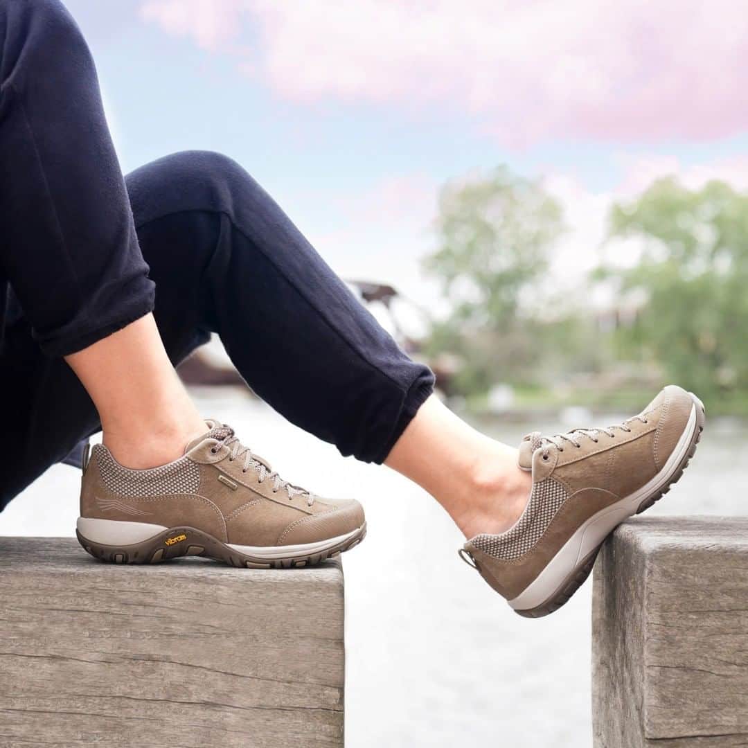 ダンスコのインスタグラム：「Give your daily walk an upgrade.Shop Paisley on our website now!」