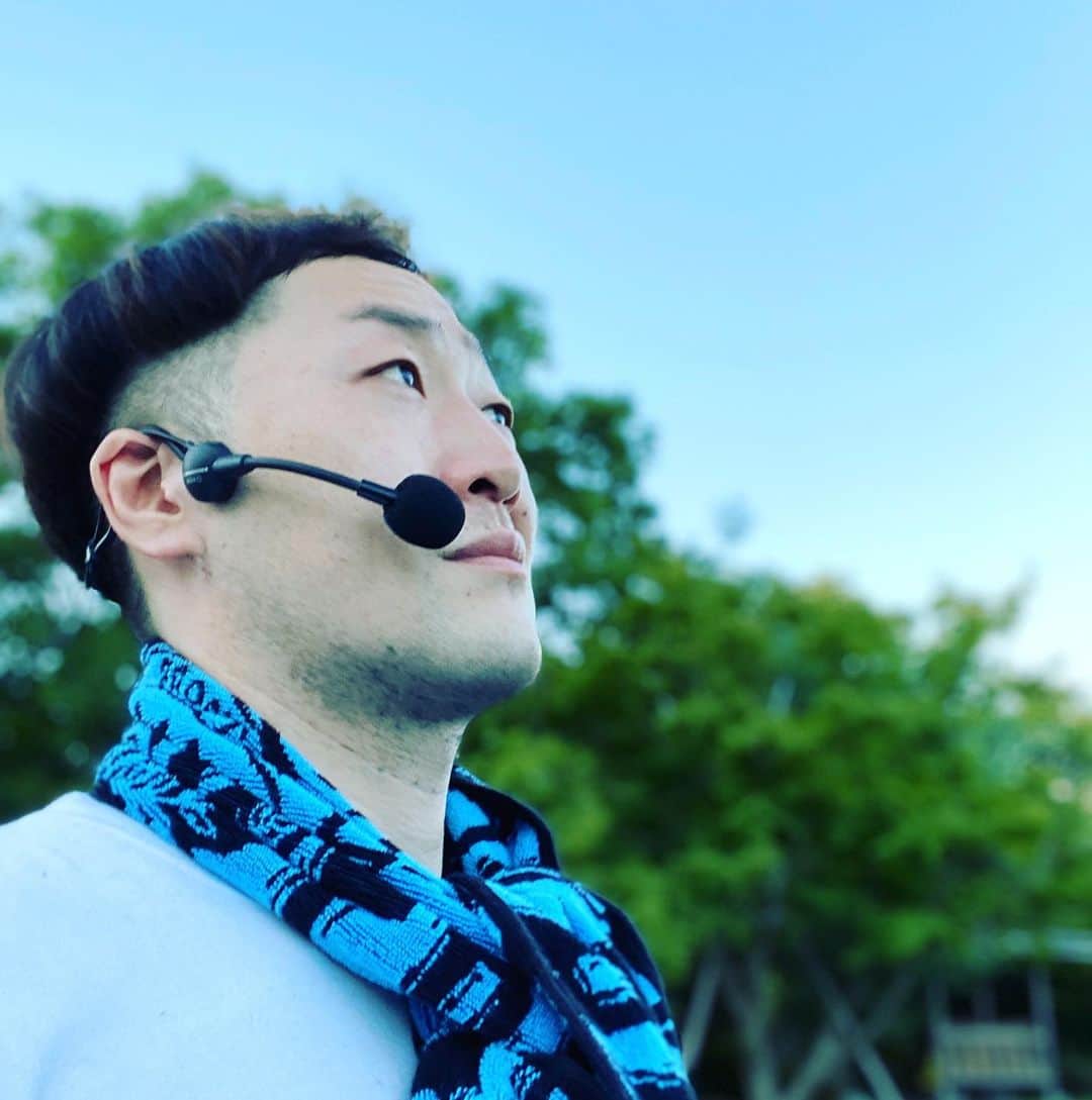 井元英志さんのインスタグラム写真 - (井元英志Instagram)「今日は川崎フロンターレさんの屋外のイベントでネタやらしてもらいました！スベッて空調の音が聞こえる事はあるんですけど今日は蝉の声が聞こえました。  青い空と蝉の声。  蝉は笑ってくれてたのかなぁ。  夏スベリ  #川崎フロンターレ #インポッシブルえいじ #蝉の声 #青い空 #夏スベリ #😢」8月29日 19時01分 - impossibleinomoto