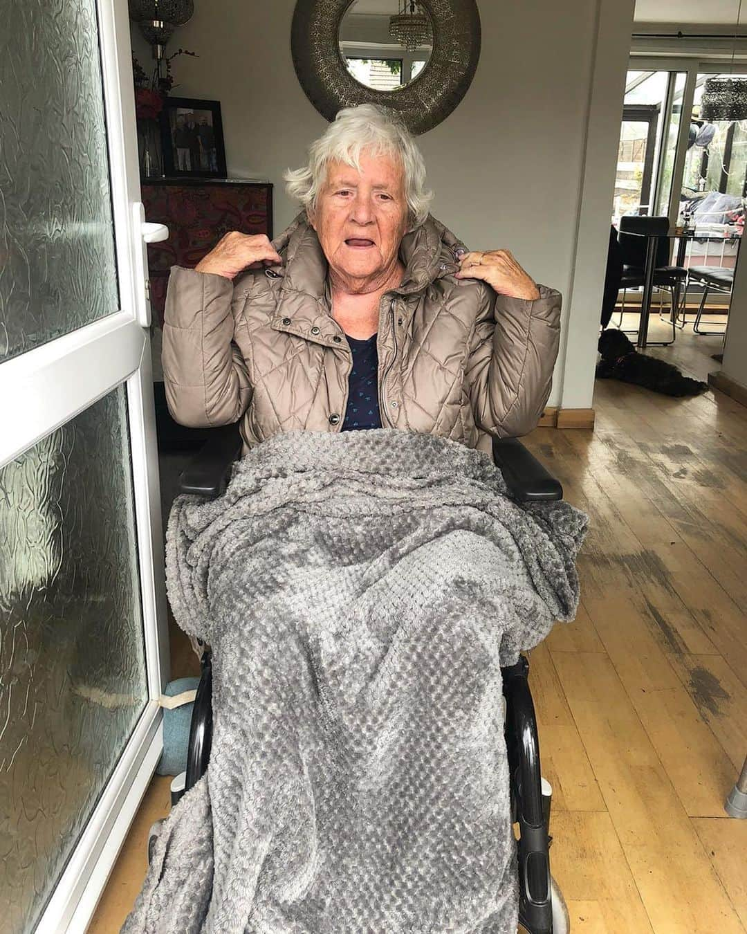 ルーク・エヴァンズさんのインスタグラム写真 - (ルーク・エヴァンズInstagram)「She’s in a wheel chair now, the damn disease has taken her mobility too. But she listens in to the conversations and she still has the fire and Witt and the cheeky spirit that I hope to god  I’ve inherited. Every day is a bonus for us all. I spend time with her on FaceTime, It’s all I have, but I’m so happy for that, she stills remembers me.  Listen up!  Make the most of your grandparents. Trust me, They will be the oldest flesh and blood relatives you will ever know. #alzheimers #cherisheverymoment #love #grandparents」8月29日 19時08分 - thereallukeevans