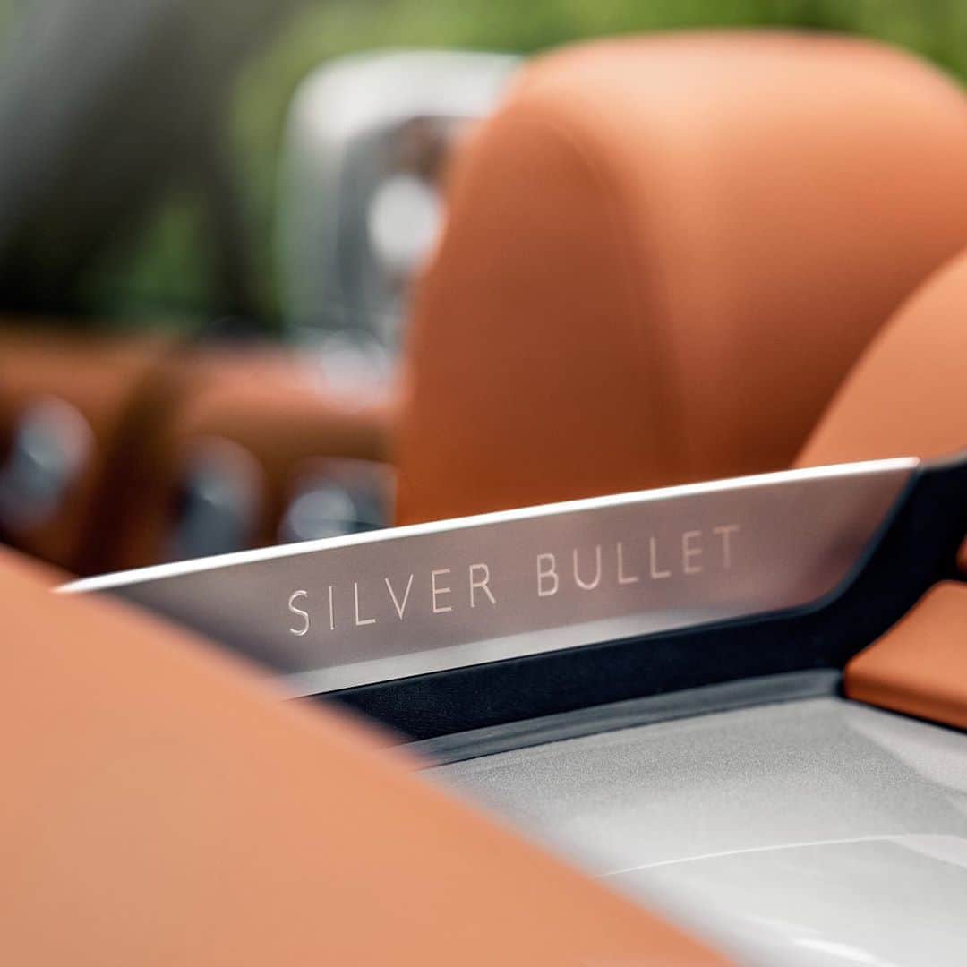 HYPEBEASTさんのインスタグラム写真 - (HYPEBEASTInstagram)「@hypebeastcarclub: @rollsroycecars has unveiled a limited-edition Dawn Silver Bullet, which takes its name from the Sunbeam Silver Bullet land speed record car from 1929. It’s been painted in “Ultra-Metallic Brewster Silver” paint and comes fitted with a new interior aero cowling, finished in leather and vapor-blasted titanium. The new design also covers the rear two seats, making the Dawn a drop-head two-seater. Learn more details via the link in our bio. The marque will only be producing 50 of these.⁠⠀ Photo: Rolls-Royce」8月29日 19時21分 - hypebeast