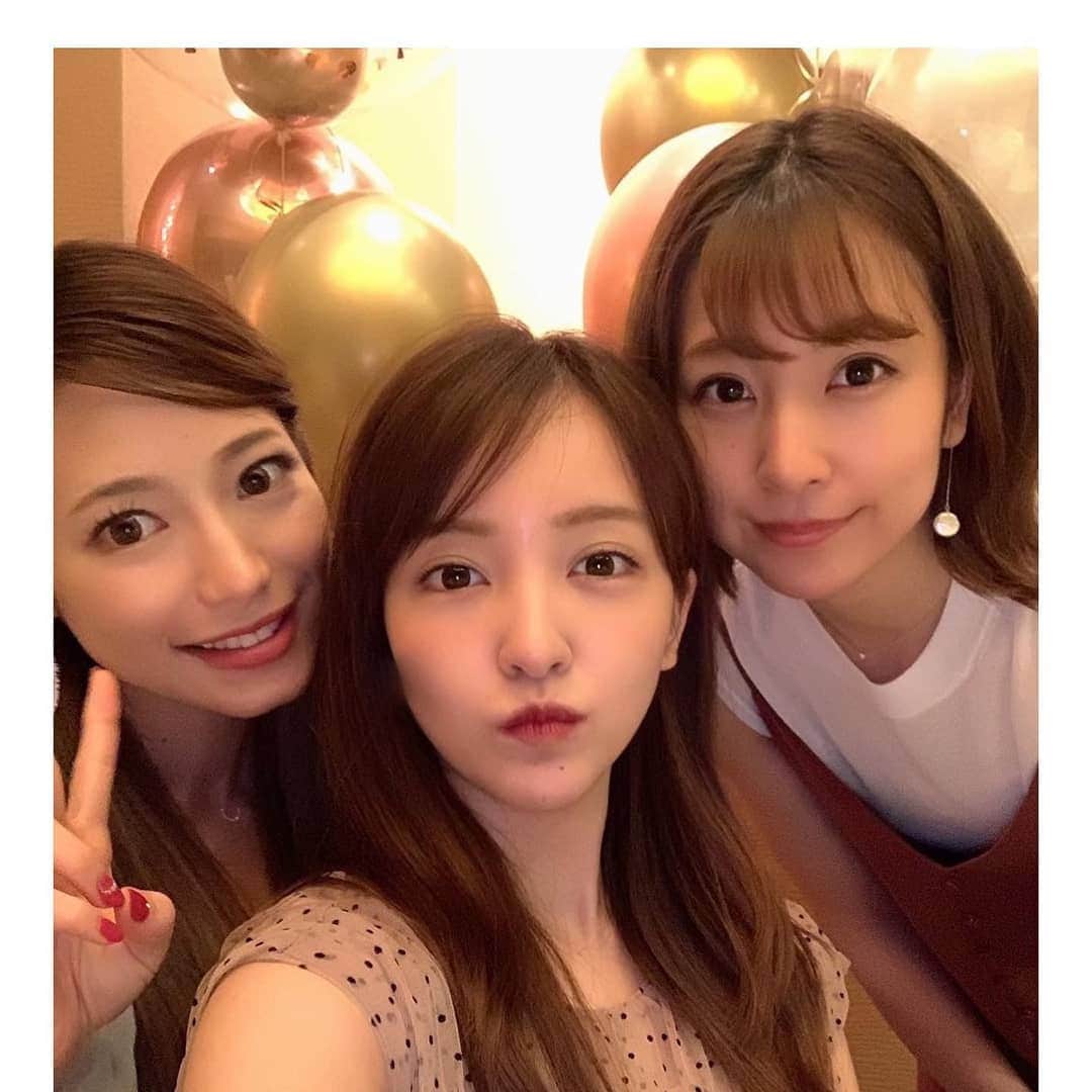 板野友美 ファンアカウントのインスタグラム：「Line Blog Tomochin Family (father, mother, sister, haha-chan)  + I had a birthday dinner with mica ✨🍽🍸   It's the same birthday as Mica 😚💕 Destiny...!   Naru (sister) cute for me and me  Even if the cake isn't shaken by the train  Thank you very much for your attention 🎂💕👼   And shock!  The last one  My 20th birthday me and Mai 9 years ago.  Lol  At the age of 20, I got my first drink... 🍹  Both are young 🤣   You're an adult ♩   Have your family celebrate  It was a very happy night...🥰」
