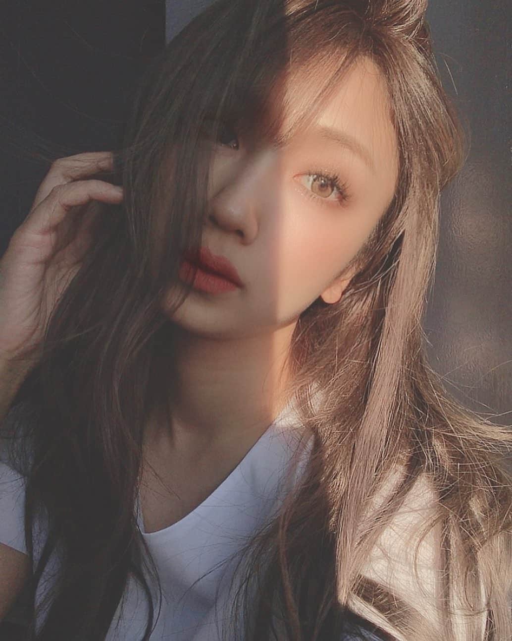 YUMIKAのインスタグラム：「アイシャドウメインメイク💄 ↑なんか呪文みたい😂😂  #アイシャドウ #ブラウンメイク #cyberjapan #cyberjapandancers #サイバージャパン #cjd_yumika #make #makeup #ラメ #ラメシャドウ」